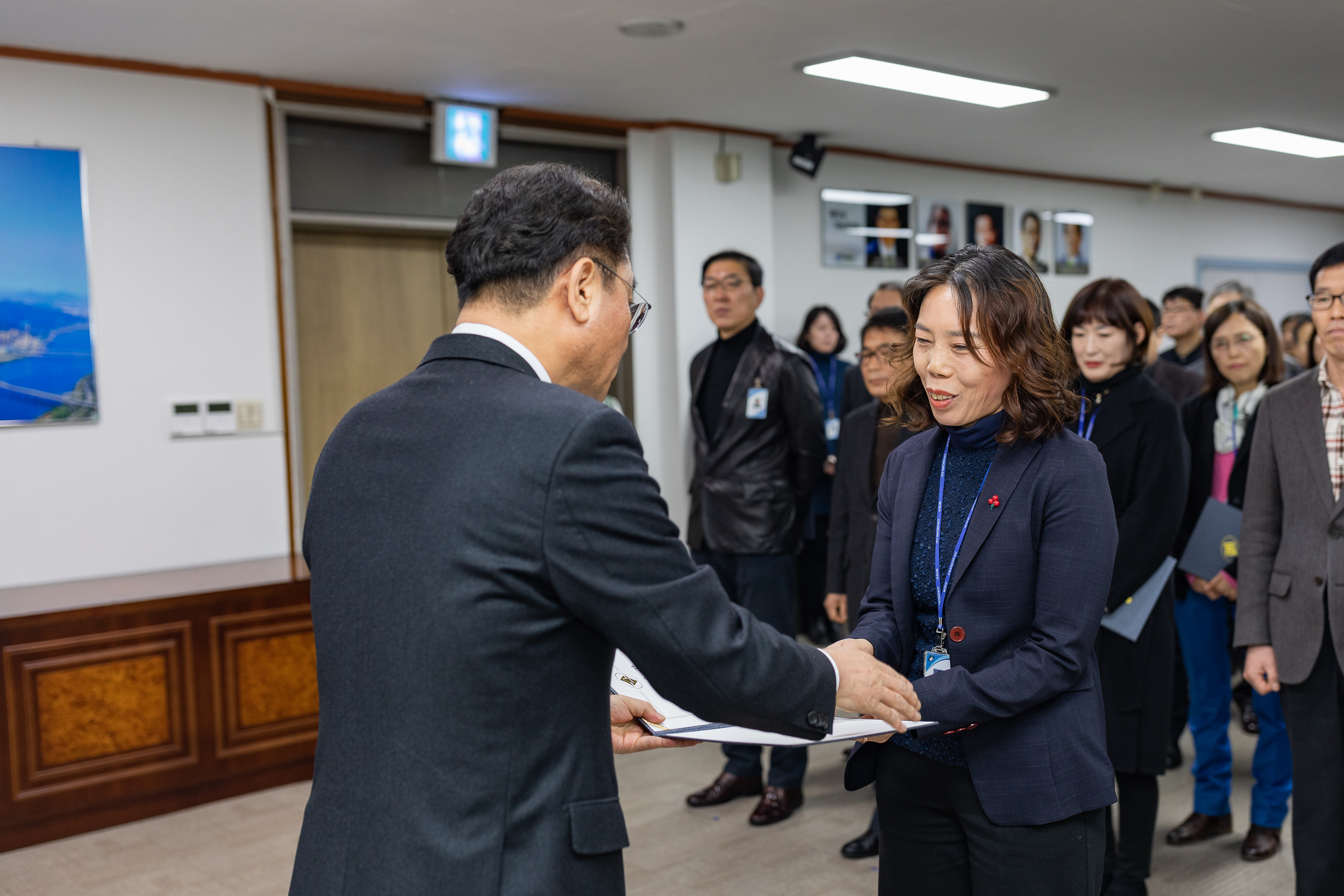 20190104-6급이상 공무원 보직임용 발령장 수여 IB5_9555_S.jpg