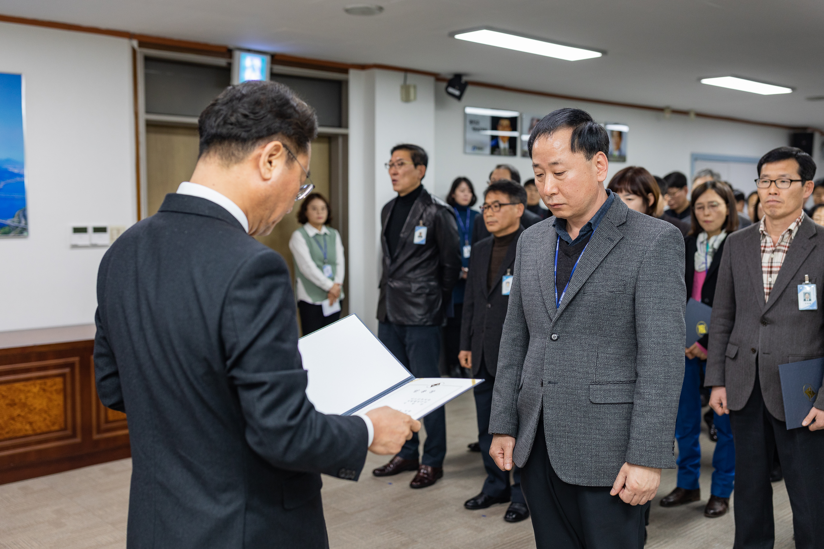 20190104-6급이상 공무원 보직임용 발령장 수여 IB5_9561_S.jpg