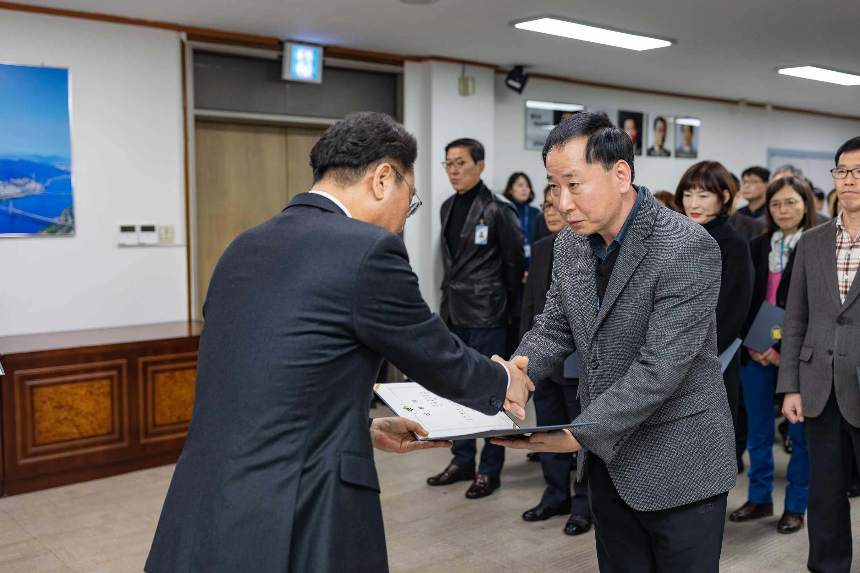 20190104-6급이상 공무원 보직임용 발령장 수여 IB5_9569_S.jpg