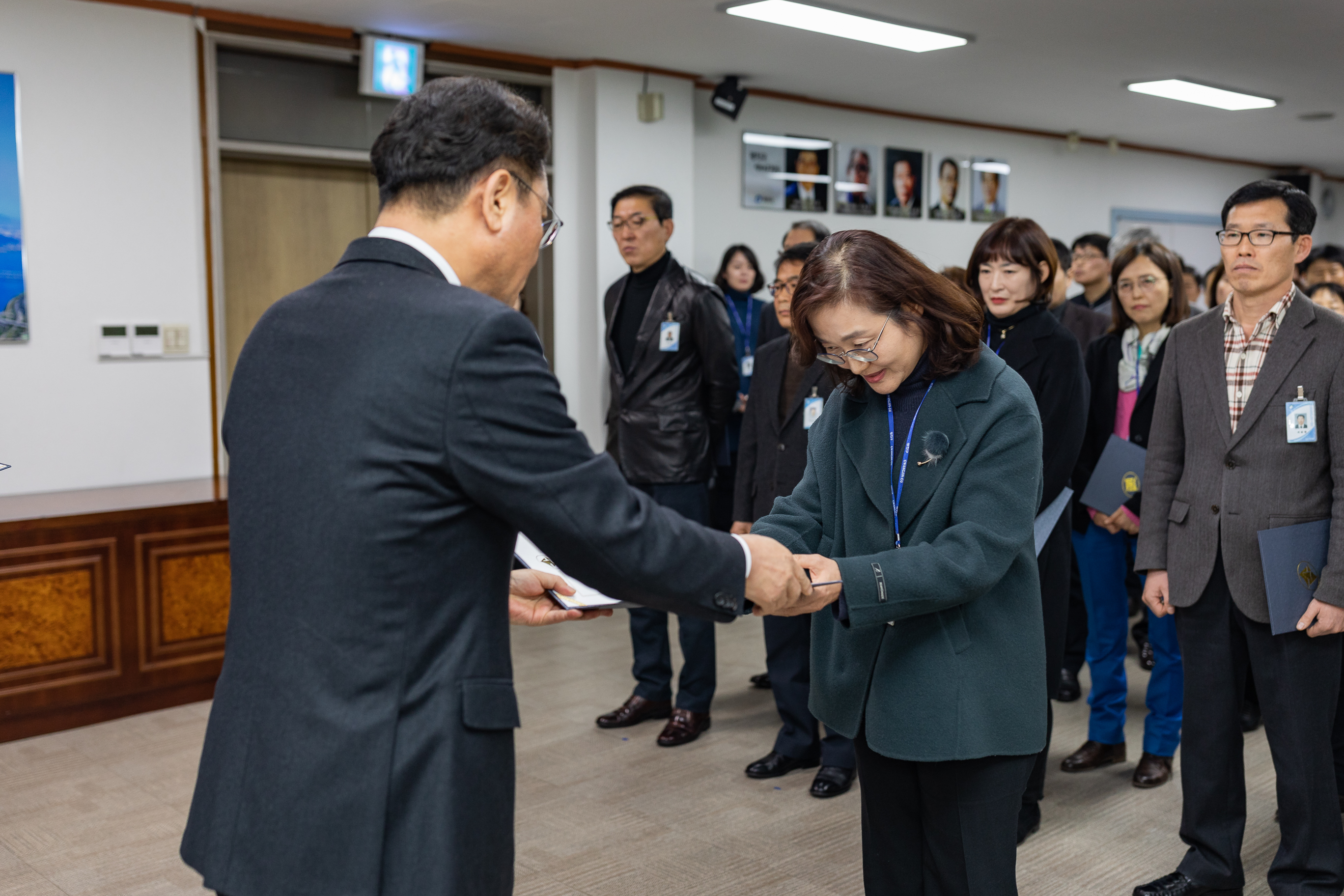 20190104-6급이상 공무원 보직임용 발령장 수여 IB5_9578_S.jpg