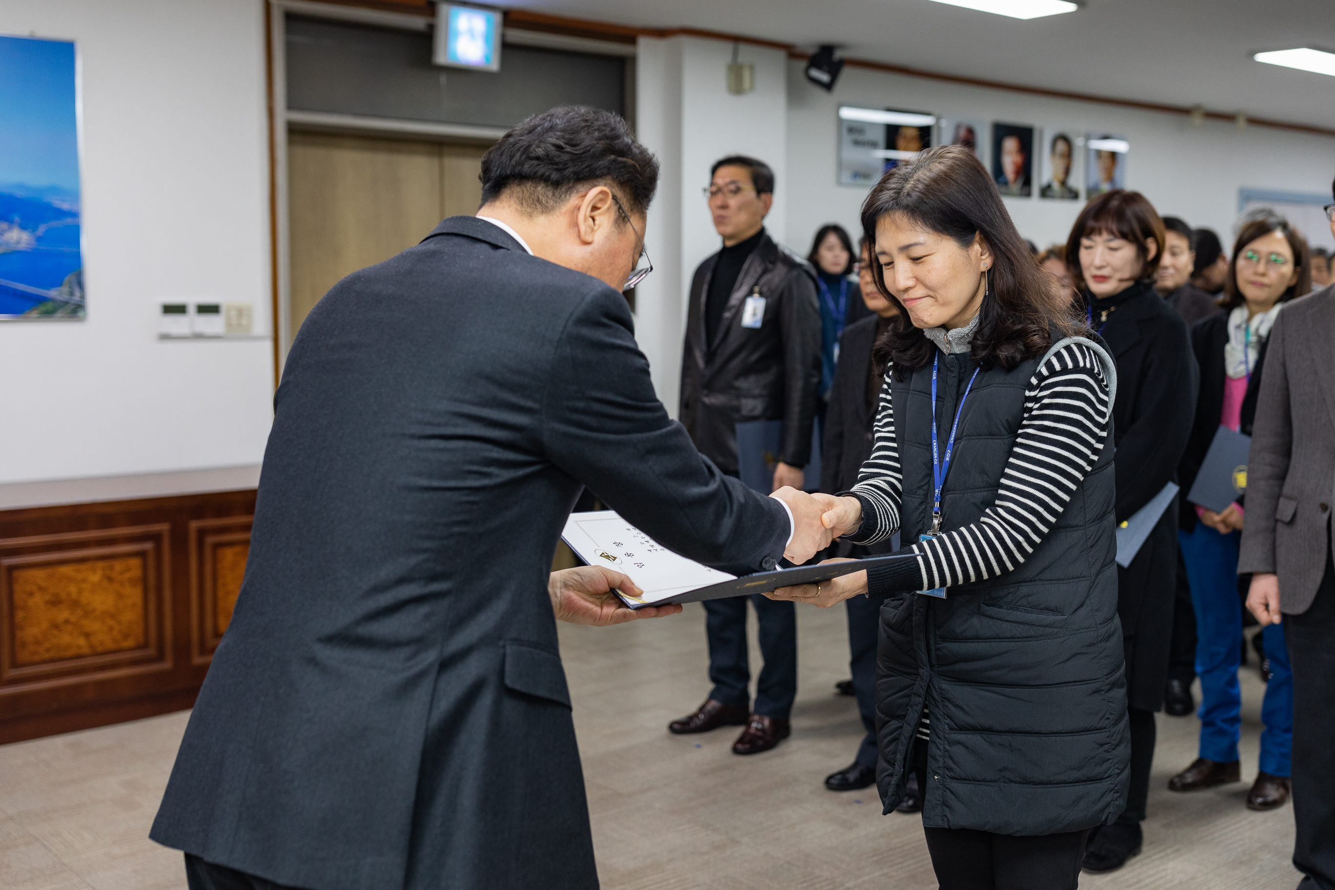 20190104-6급이상 공무원 보직임용 발령장 수여 IB5_9681_S.jpg