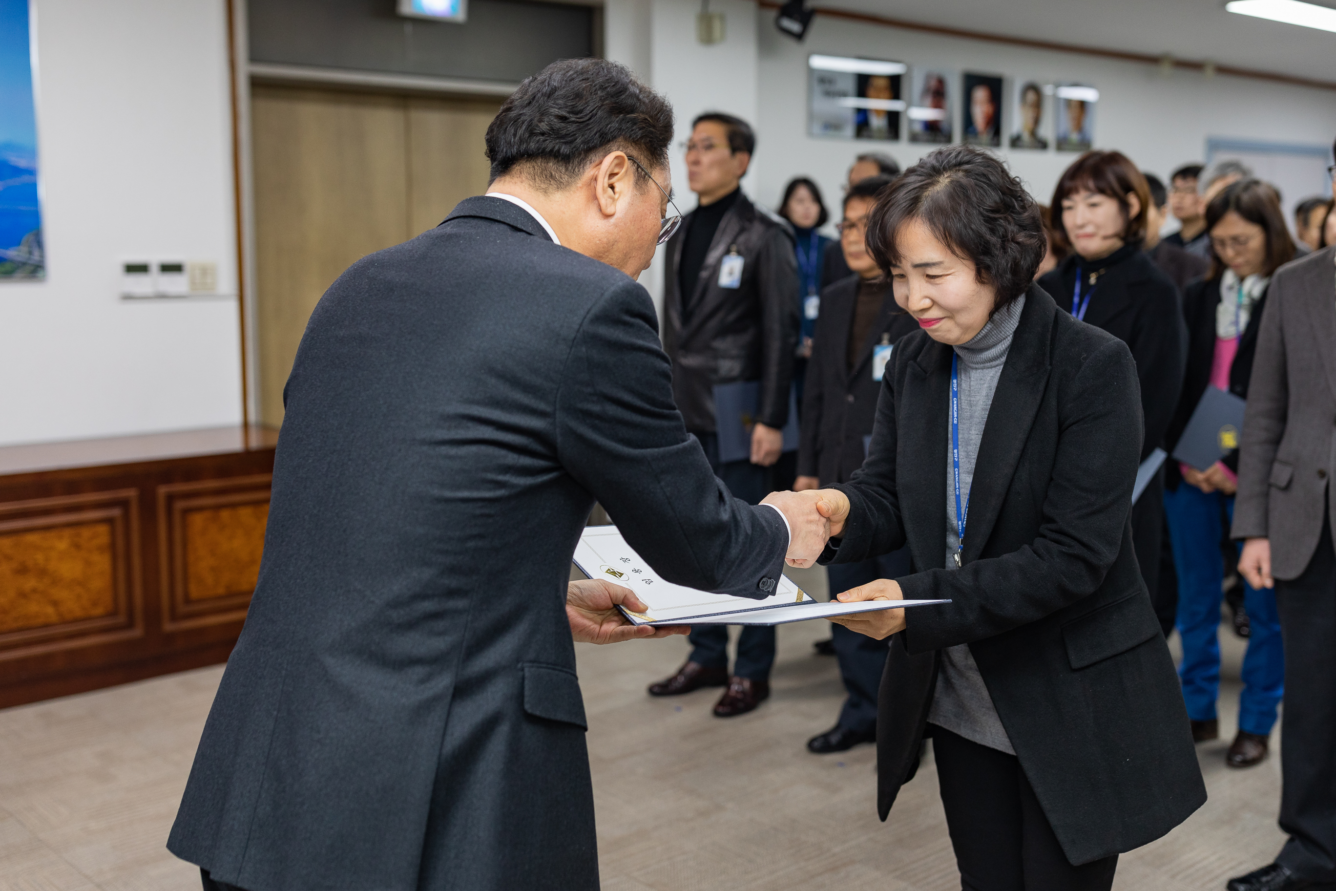 20190104-6급이상 공무원 보직임용 발령장 수여 IB5_9700_S.jpg