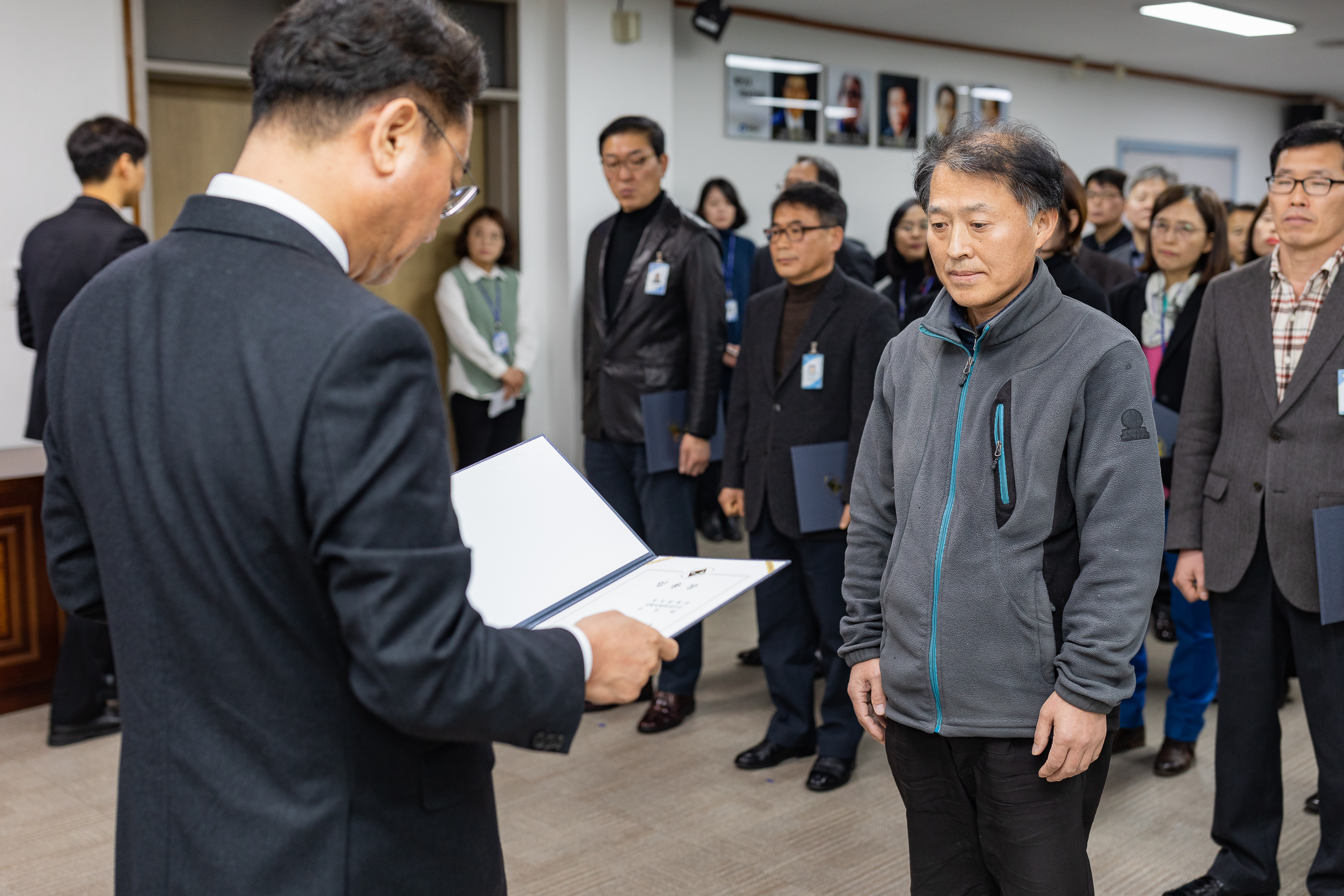 20190104-6급이상 공무원 보직임용 발령장 수여 IB5_9713_S.jpg