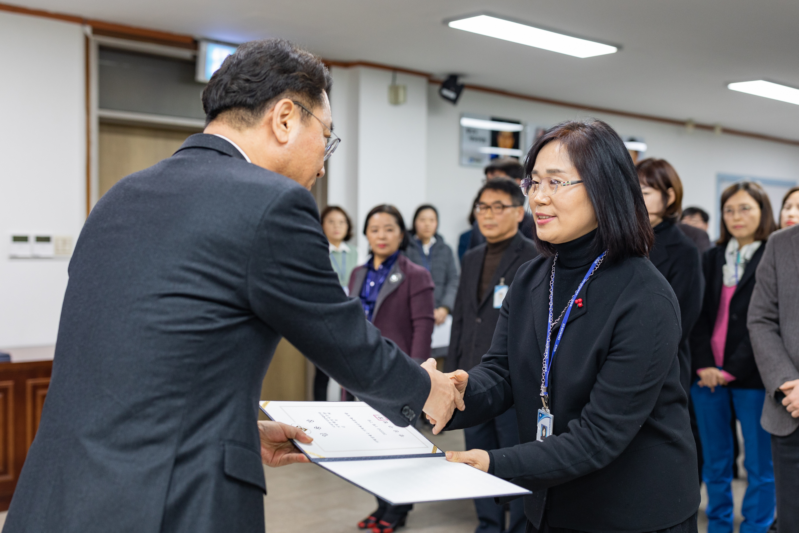 20190104-6급이상 공무원 보직임용 발령장 수여 IB5_9010_S.jpg