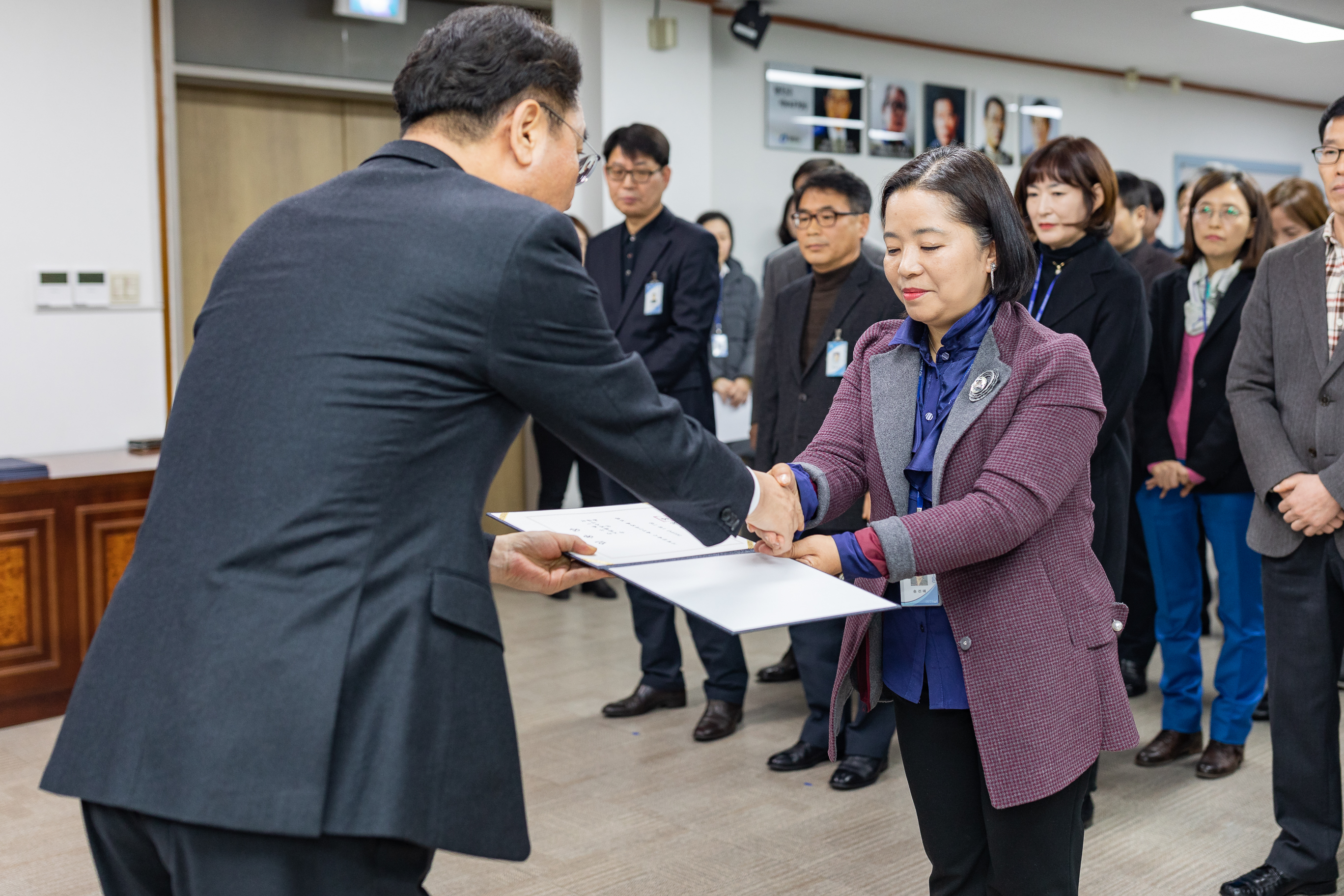 20190104-6급이상 공무원 보직임용 발령장 수여 IB5_9018_S.jpg