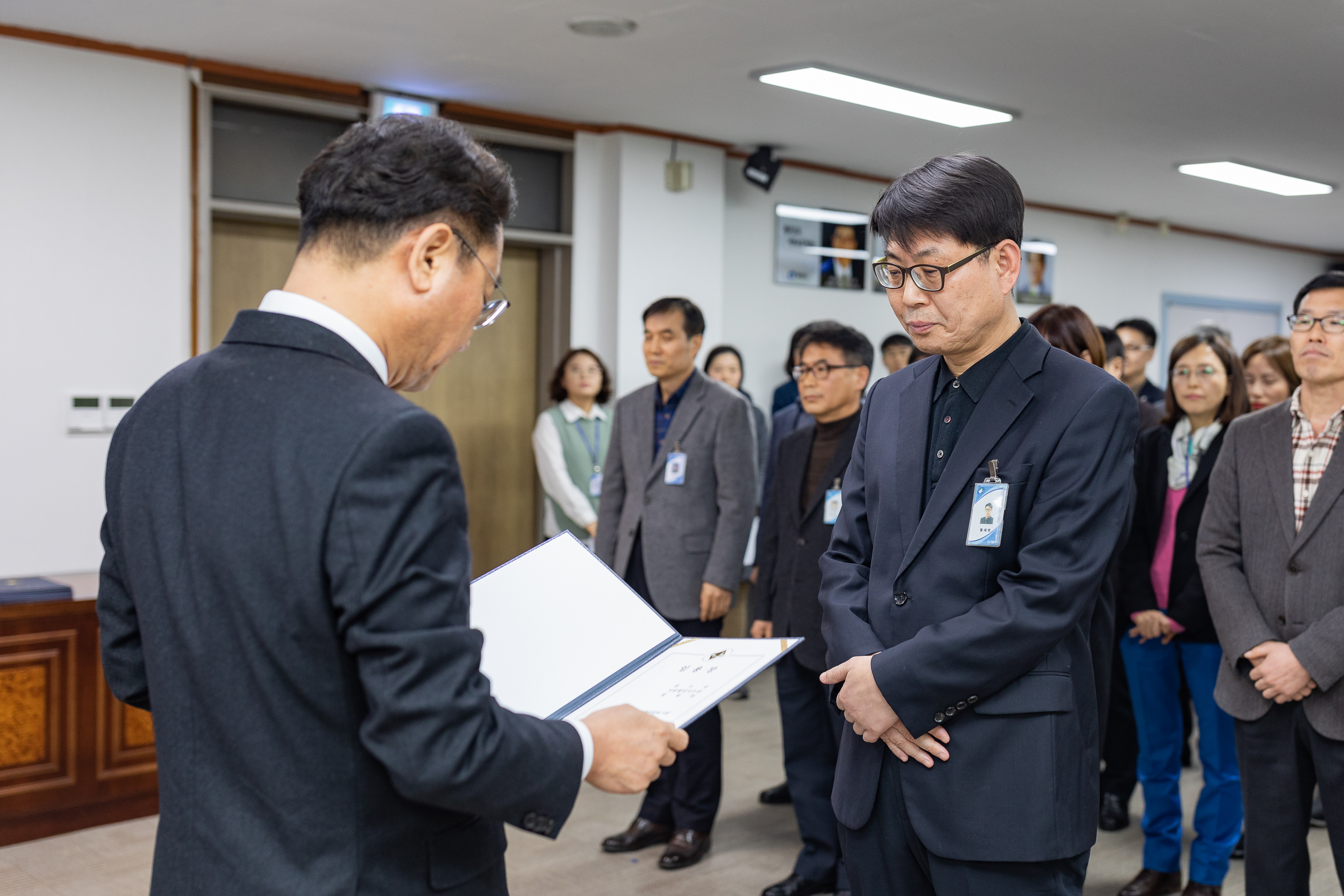 20190104-6급이상 공무원 보직임용 발령장 수여 IB5_9023_S.jpg