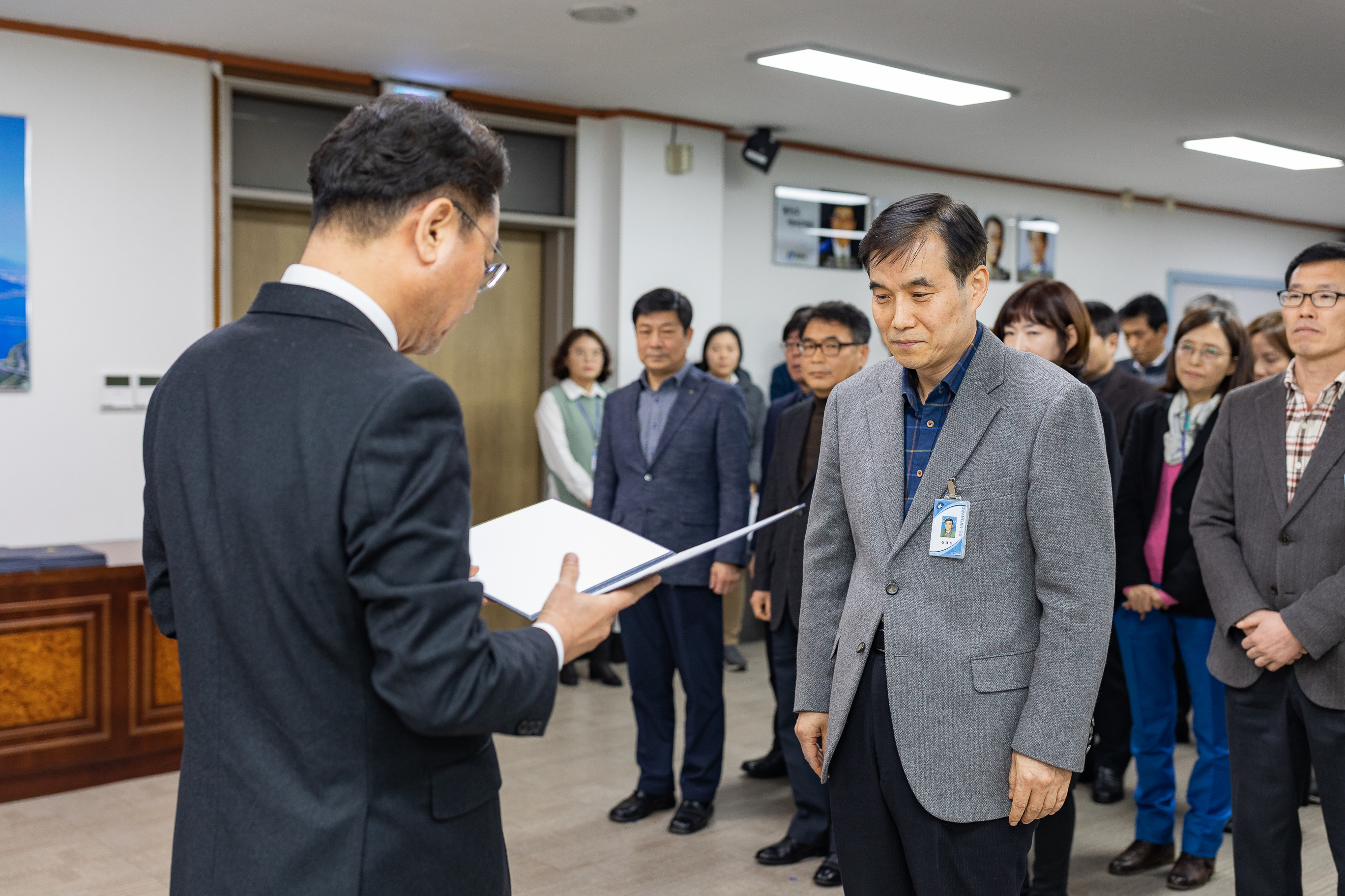 20190104-6급이상 공무원 보직임용 발령장 수여 IB5_9034_S.jpg