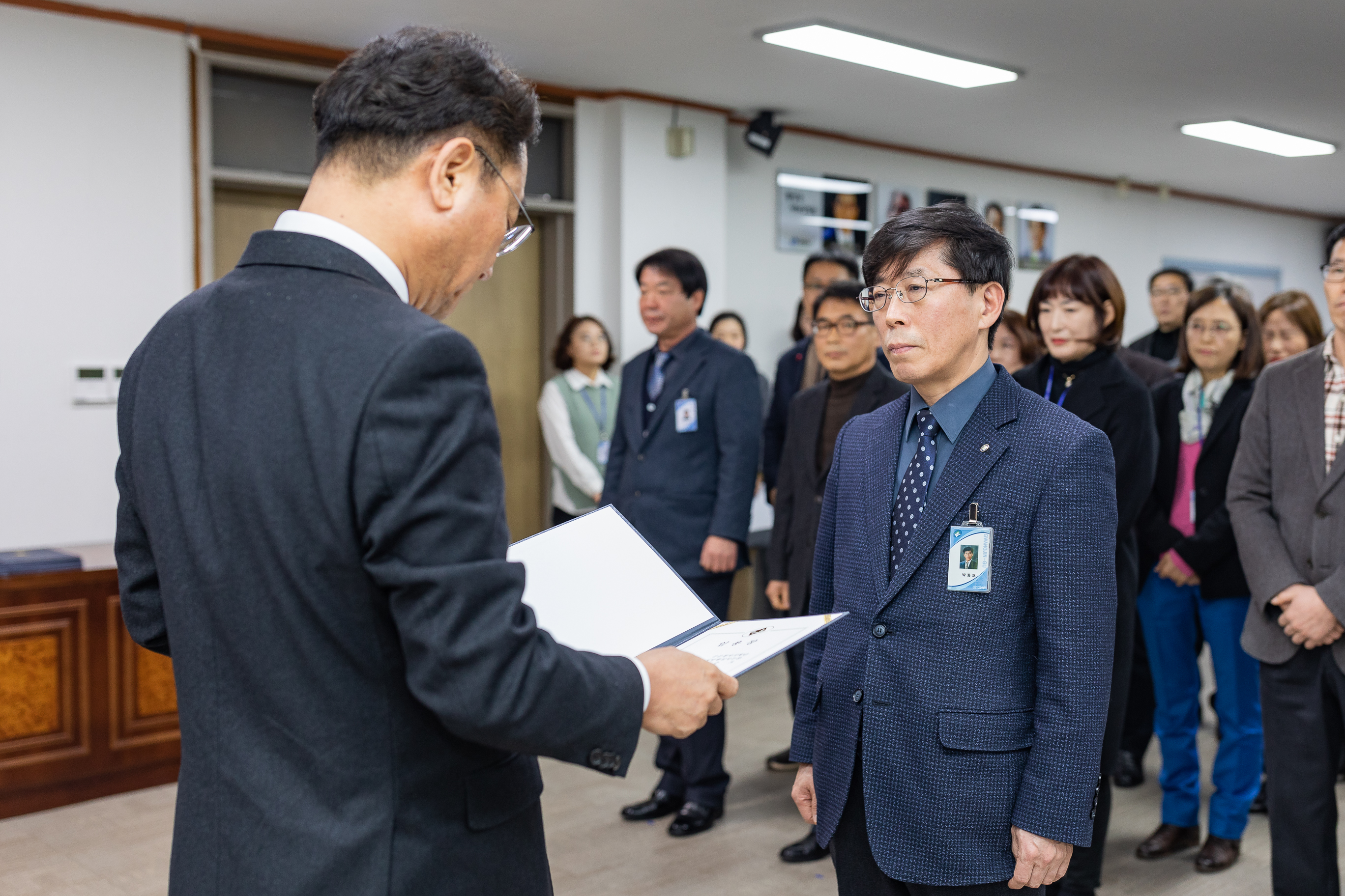 20190104-6급이상 공무원 보직임용 발령장 수여 IB5_9049_S.jpg