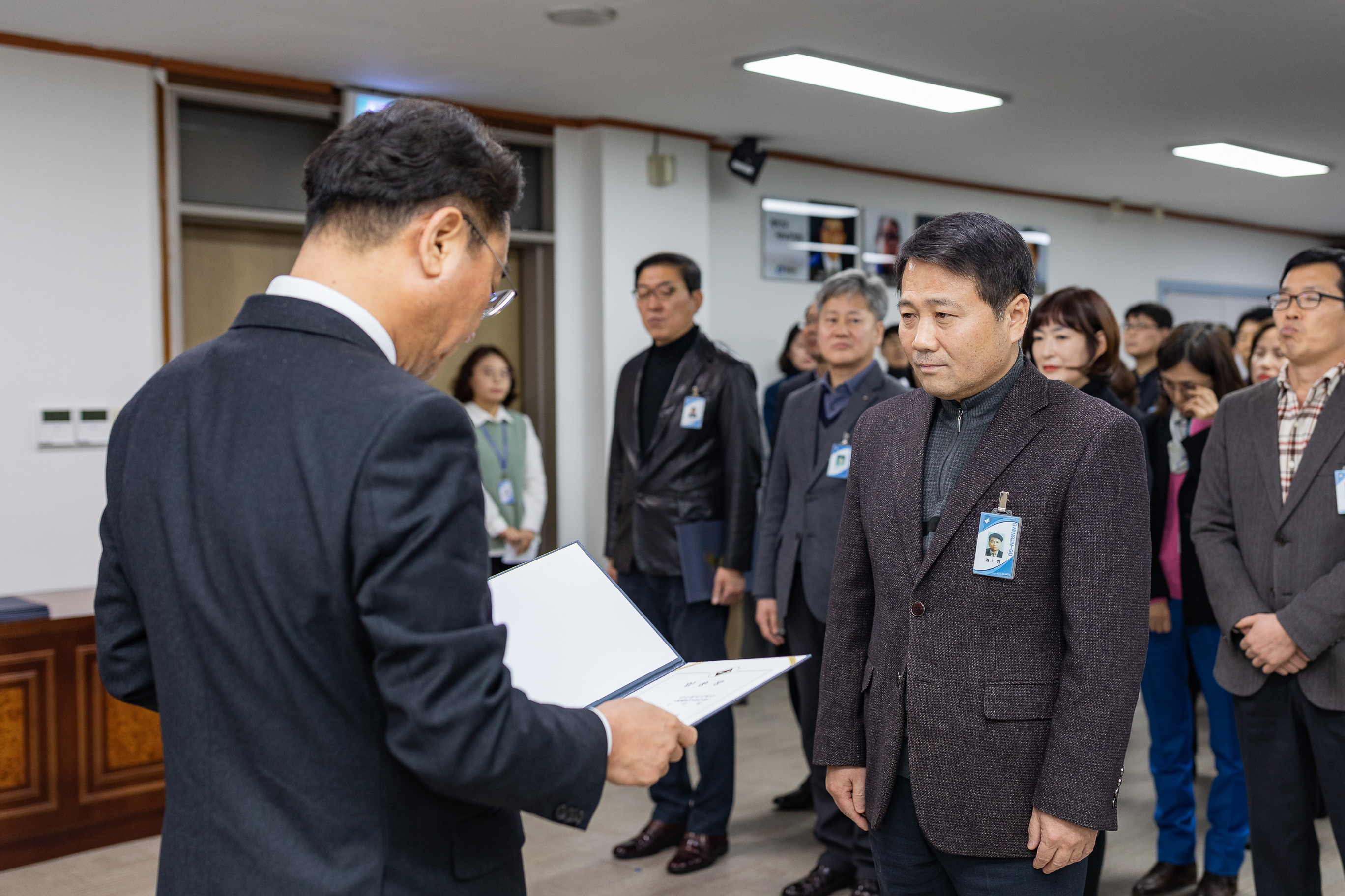 20190104-6급이상 공무원 보직임용 발령장 수여 IB5_9115_S.jpg