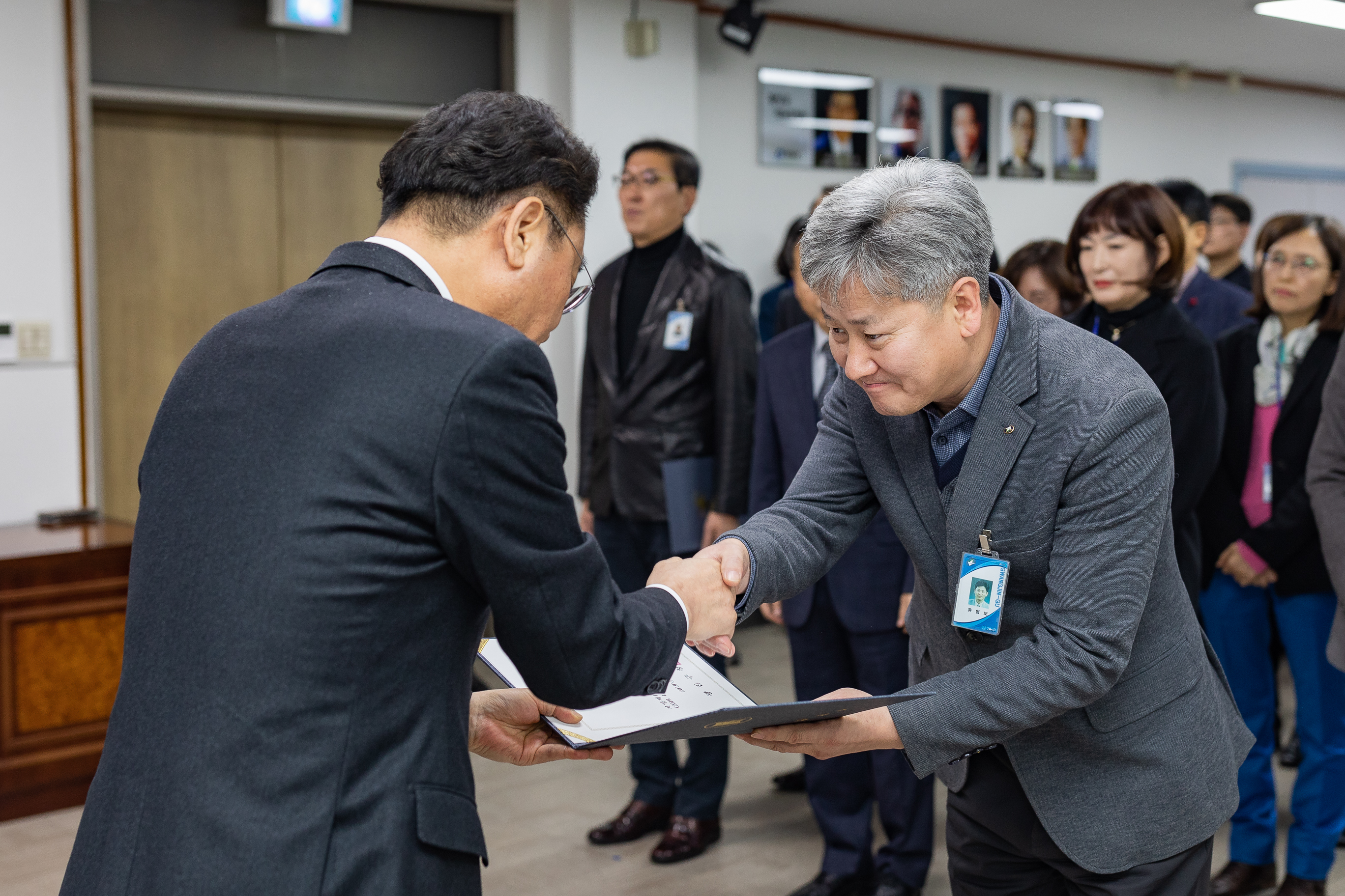 20190104-6급이상 공무원 보직임용 발령장 수여 IB5_9133_S.jpg