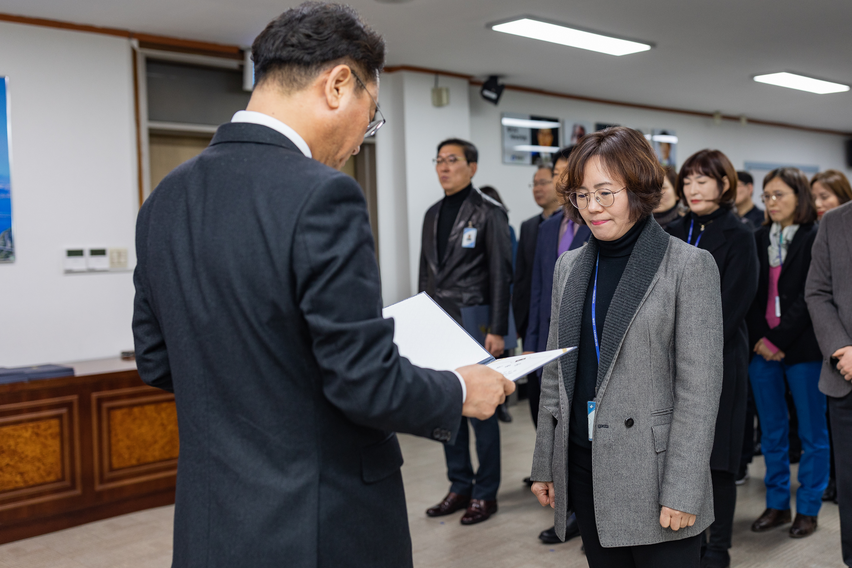 20190104-6급이상 공무원 보직임용 발령장 수여 IB5_9149_S.jpg