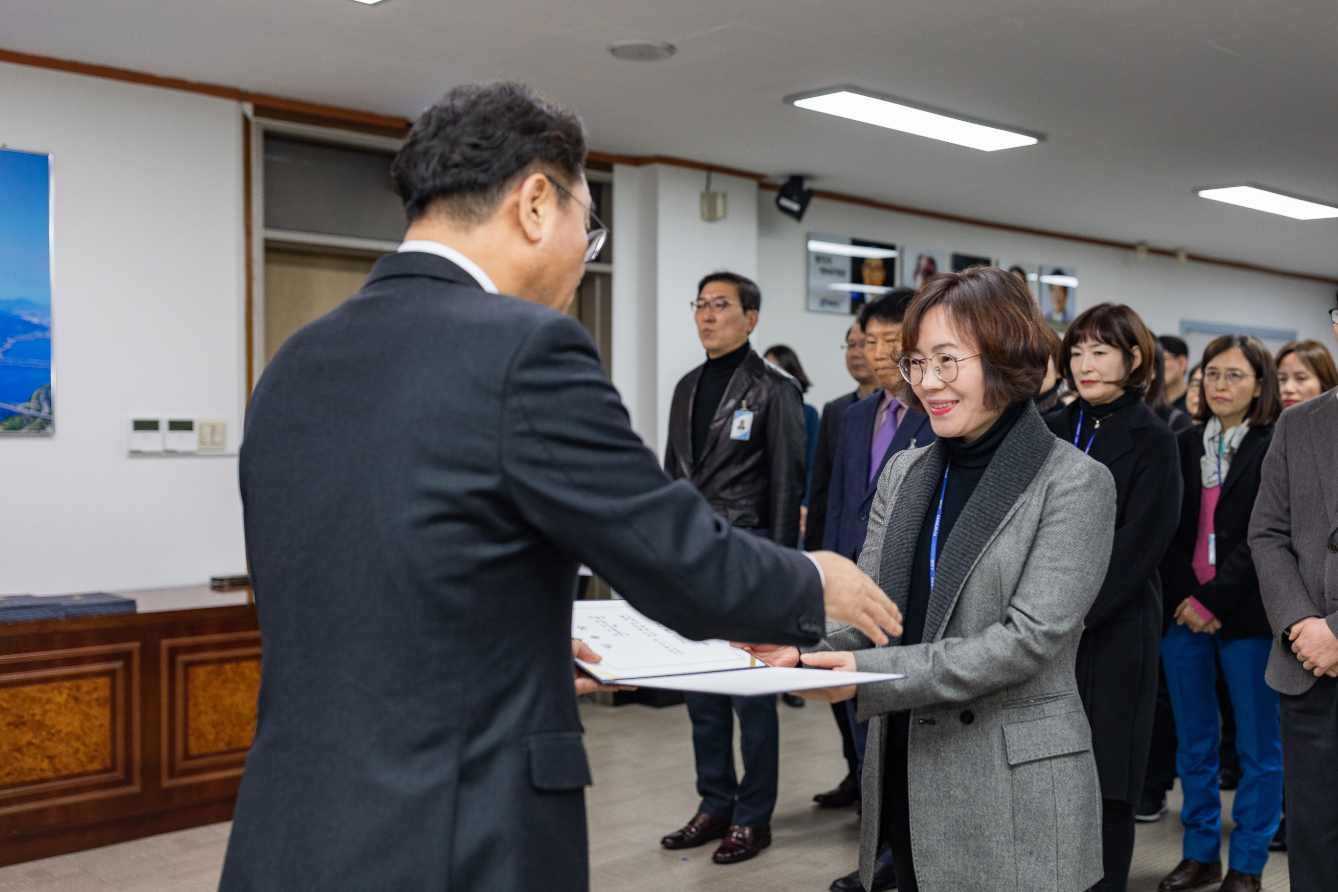 20190104-6급이상 공무원 보직임용 발령장 수여 IB5_9159_S.jpg