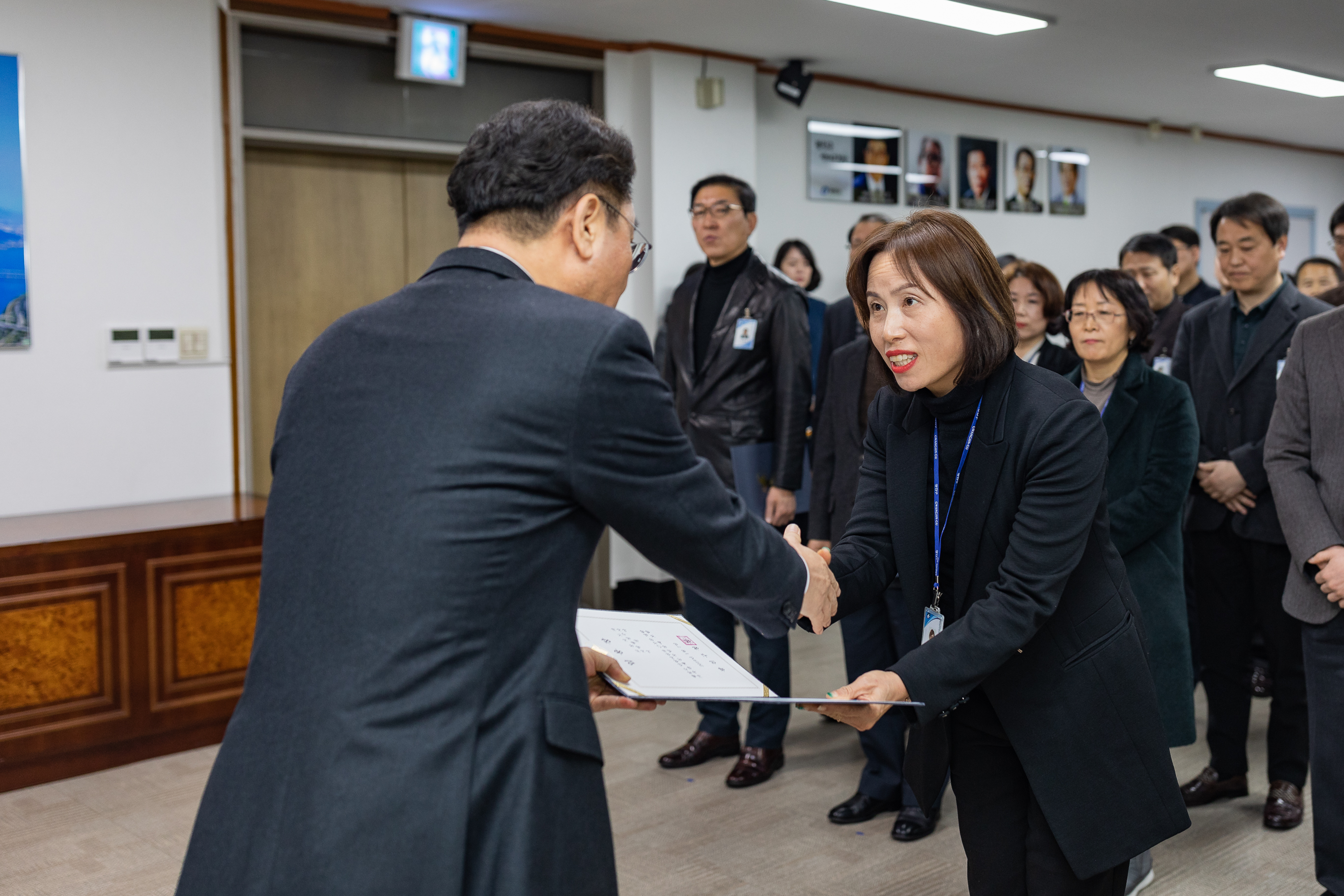 20190104-6급이상 공무원 보직임용 발령장 수여 IB5_9220_S.jpg