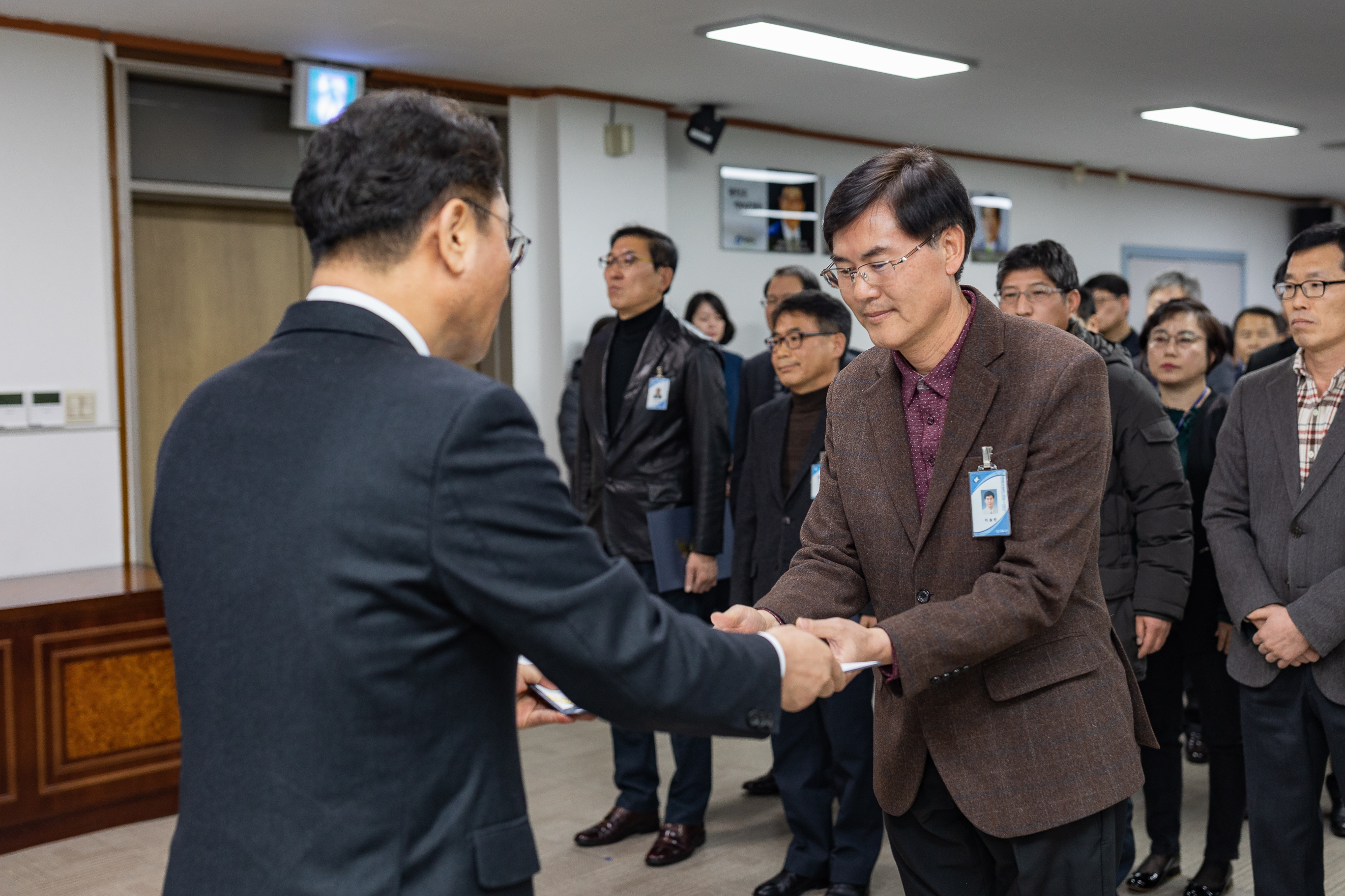 20190104-6급이상 공무원 보직임용 발령장 수여 IB5_9248_S.jpg