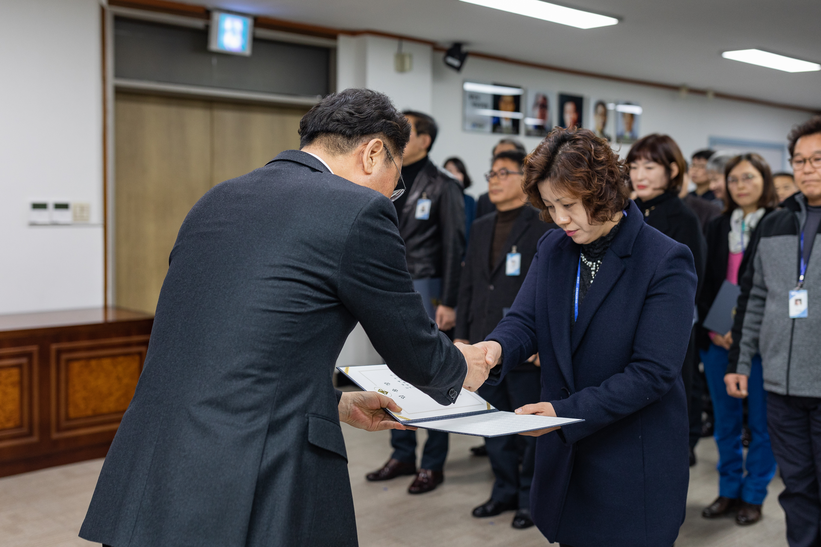 20190104-6급이상 공무원 보직임용 발령장 수여 IB5_9336_S.jpg