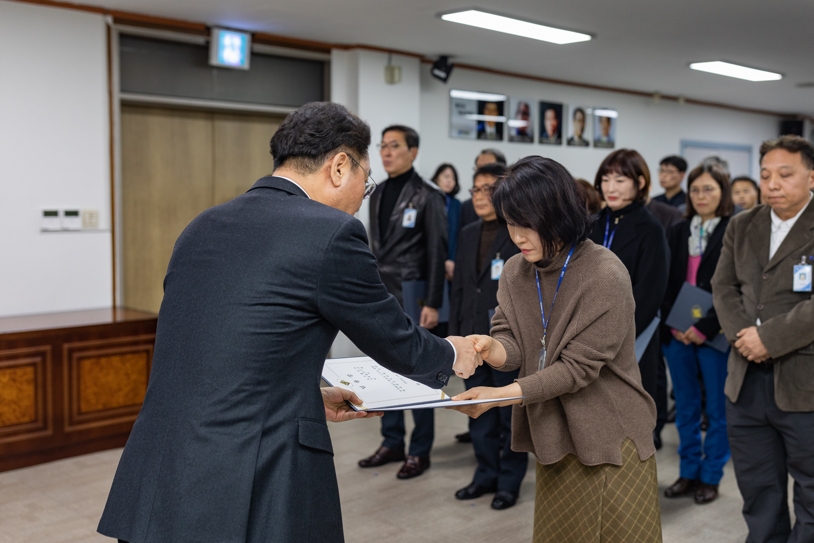 20190104-6급이상 공무원 보직임용 발령장 수여 IB5_9374_S.jpg