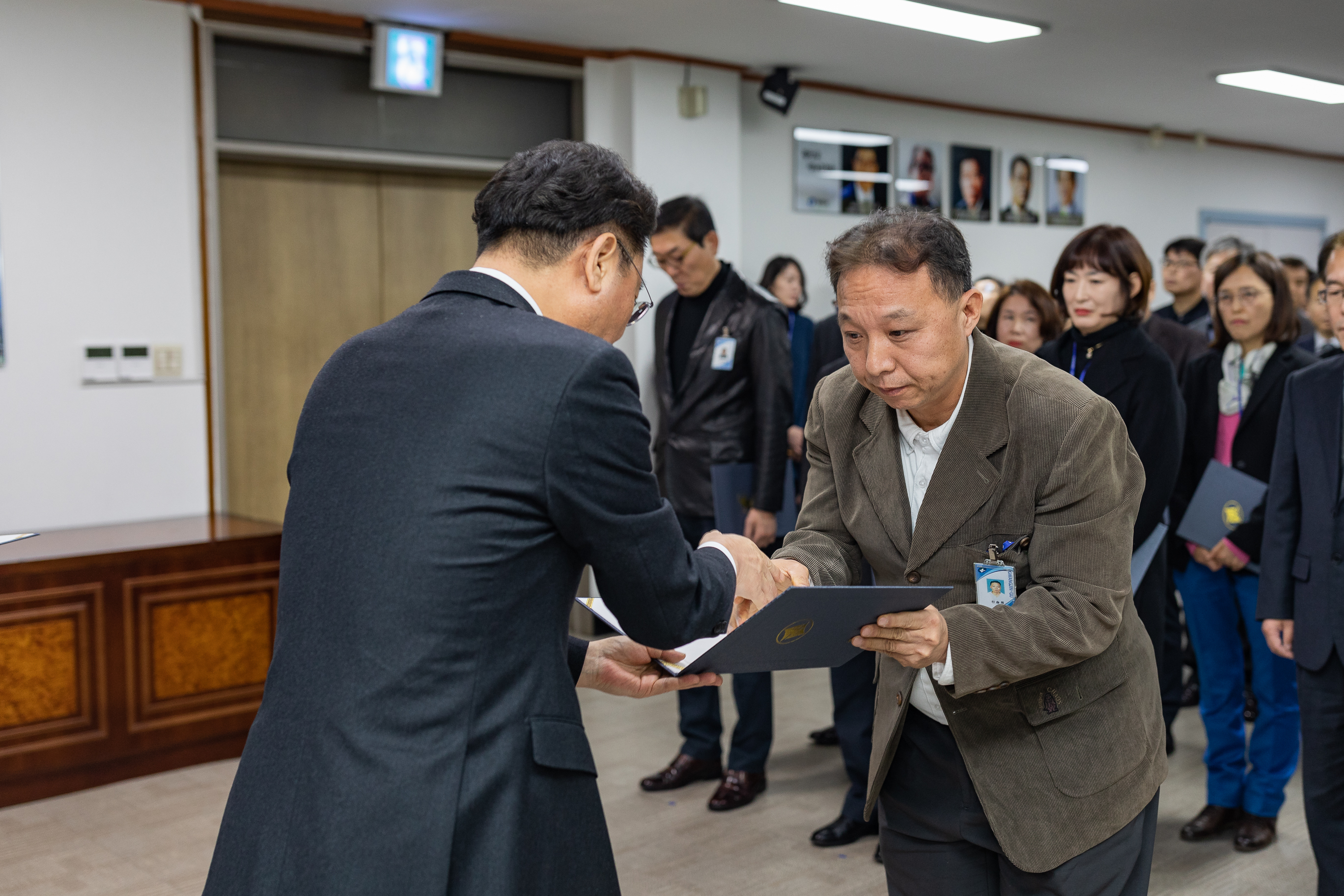 20190104-6급이상 공무원 보직임용 발령장 수여 IB5_9382_S.jpg