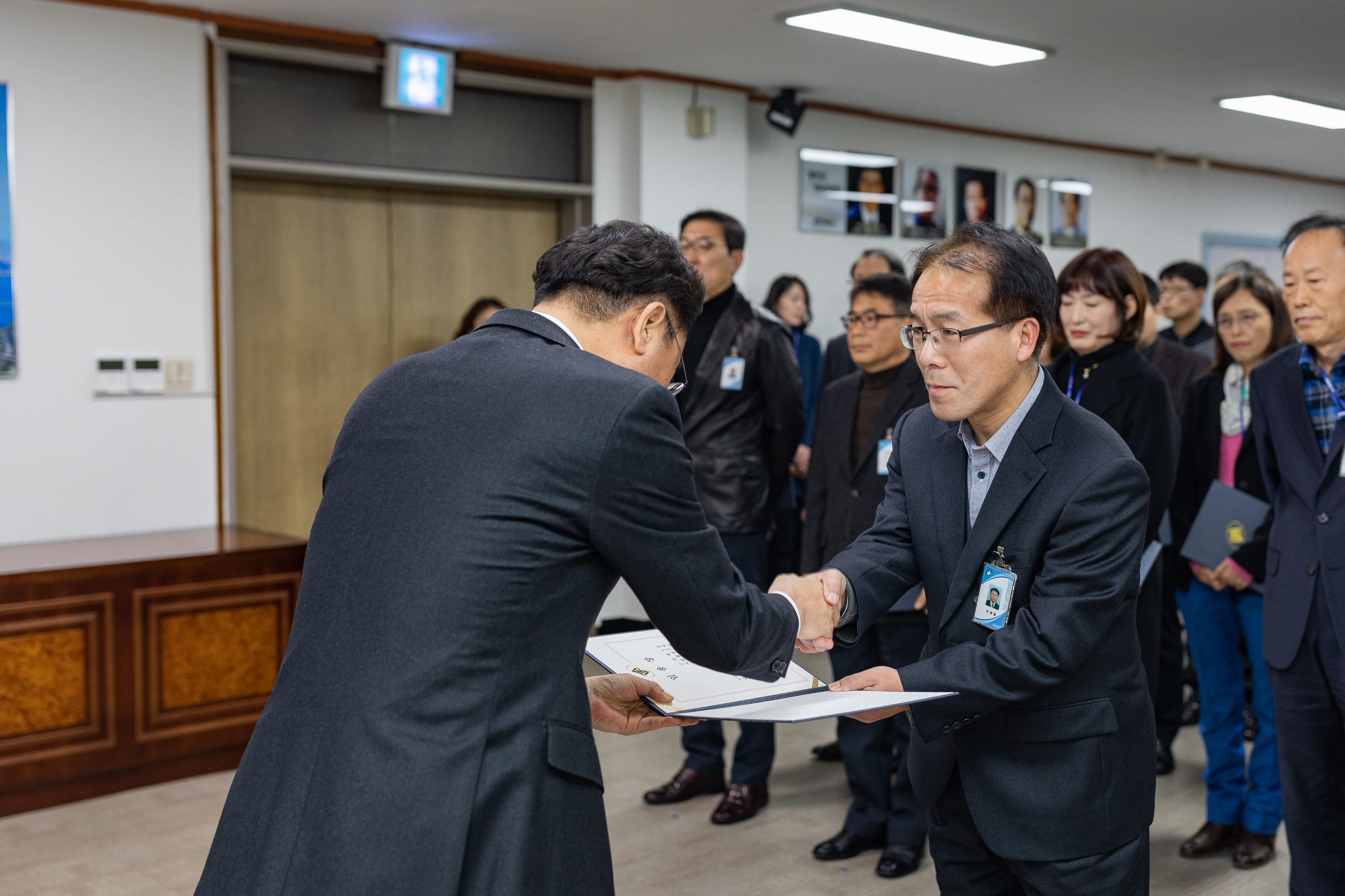 20190104-6급이상 공무원 보직임용 발령장 수여 IB5_9390_S.jpg