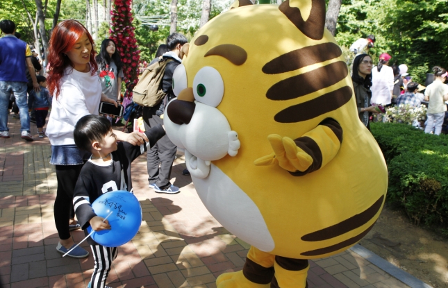 20150505-제4회 서울동화축제- 거리공연 117657.JPG