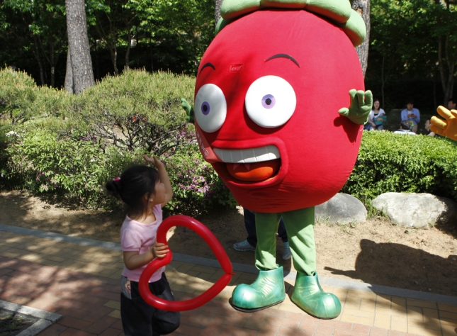 20150505-제4회 서울동화축제- 거리공연 117659.JPG