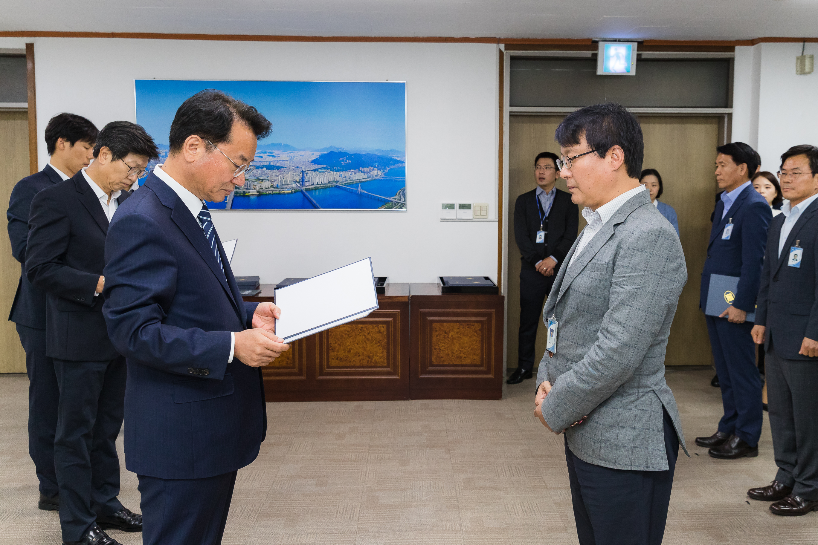 20181005-5급 이하 공무원 임용장 수여식 176220.jpg