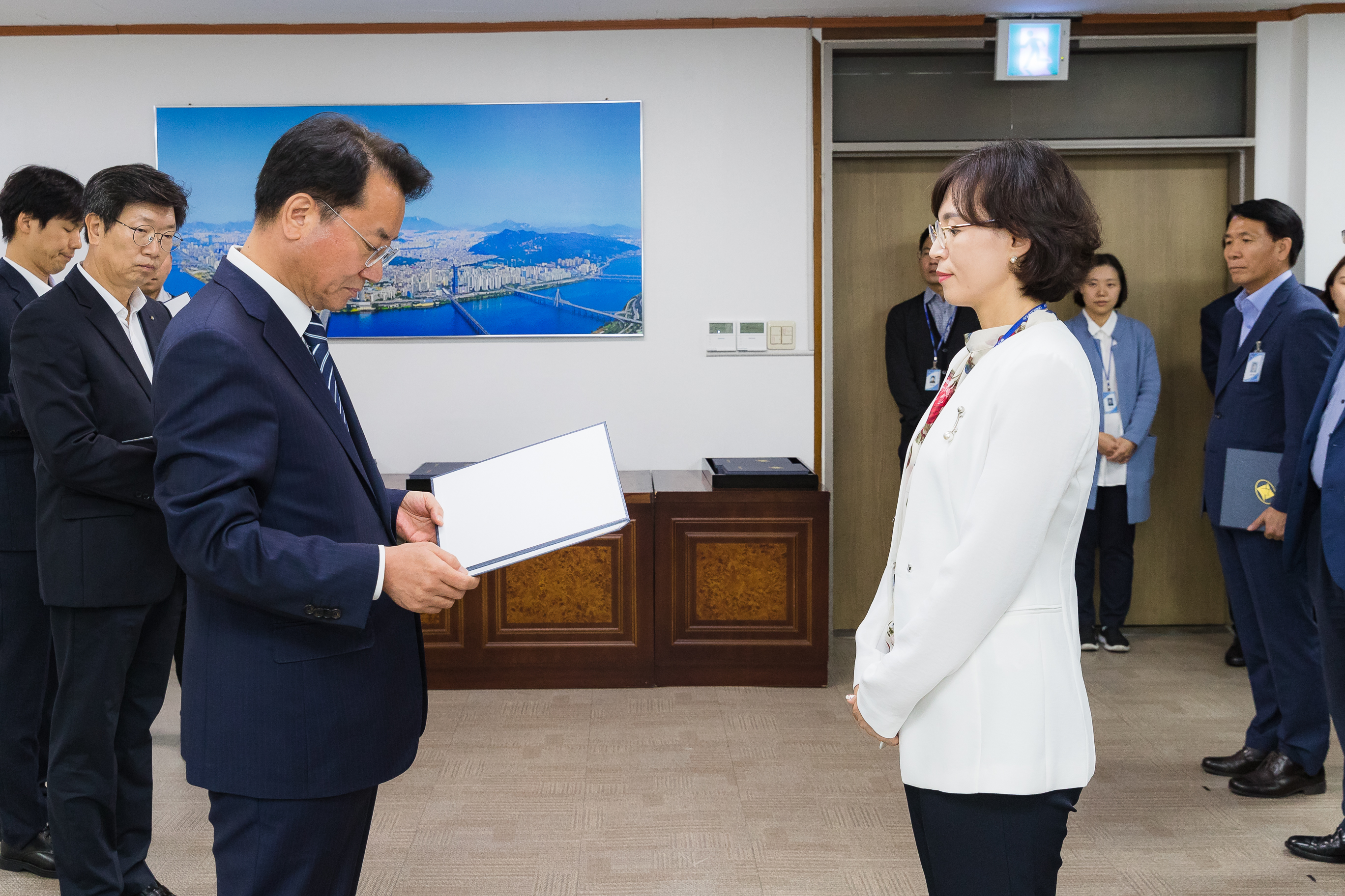 20181005-5급 이하 공무원 임용장 수여식 176237.jpg