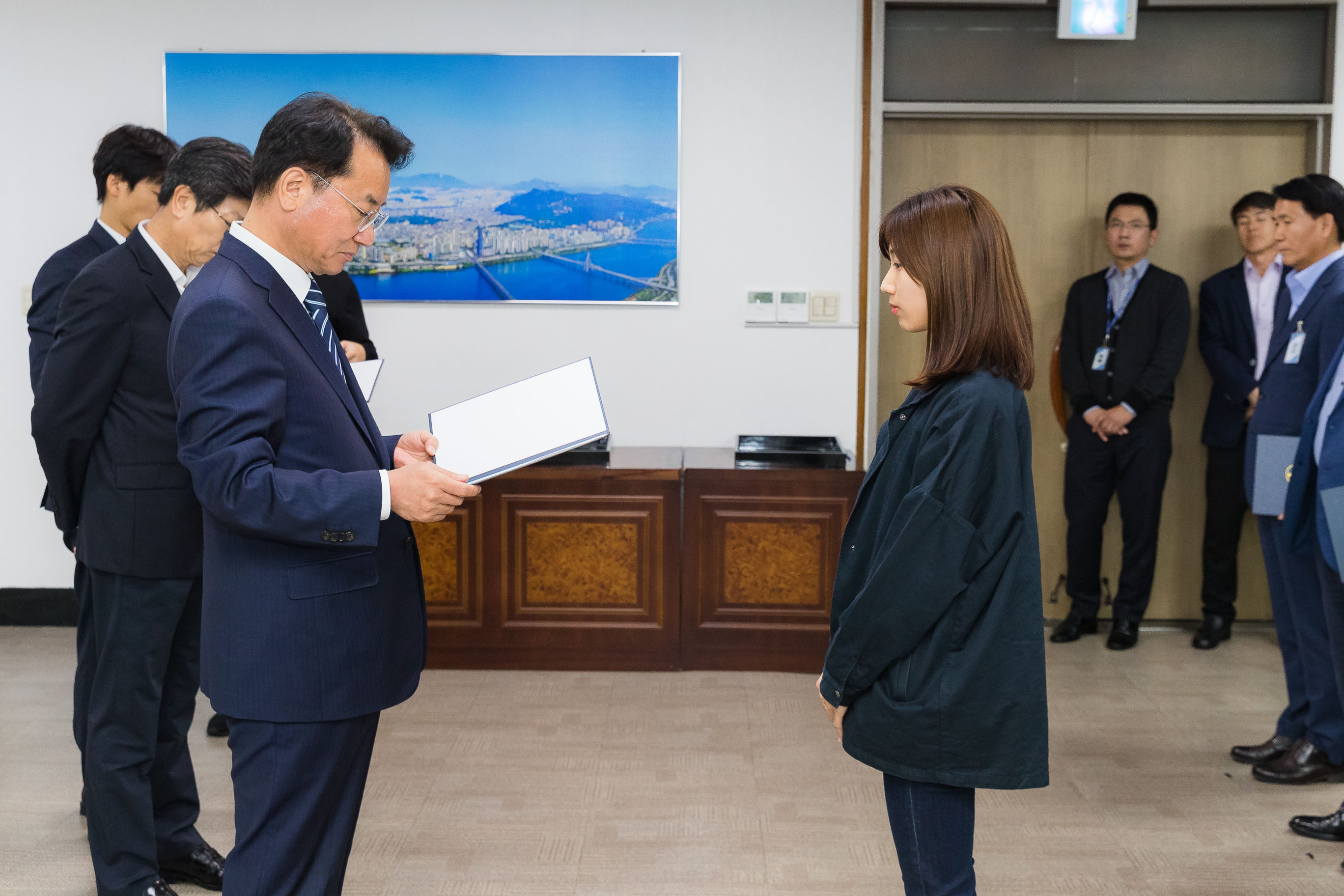 20181005-5급 이하 공무원 임용장 수여식 176396.jpg