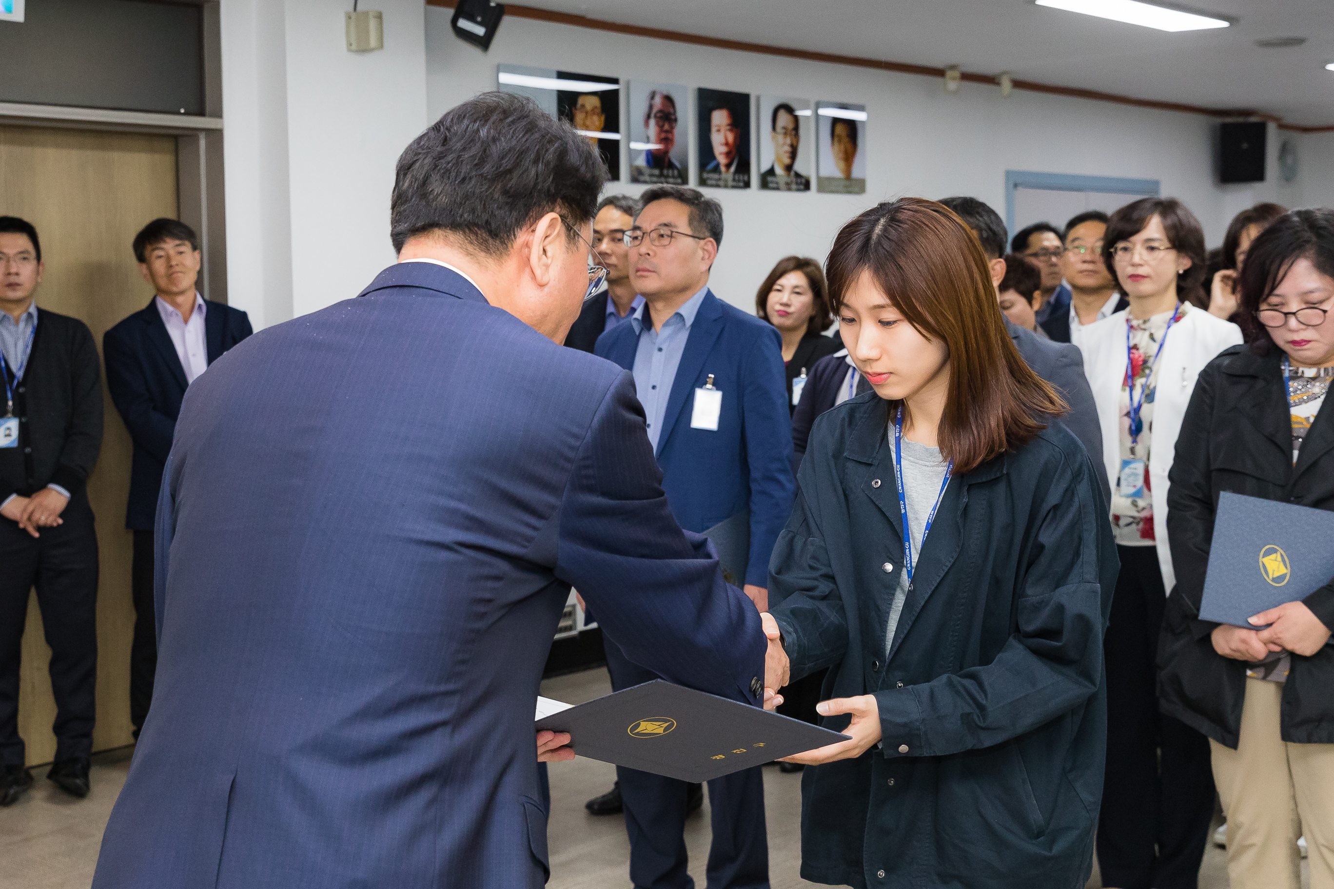 20181005-5급 이하 공무원 임용장 수여식 176397.jpg