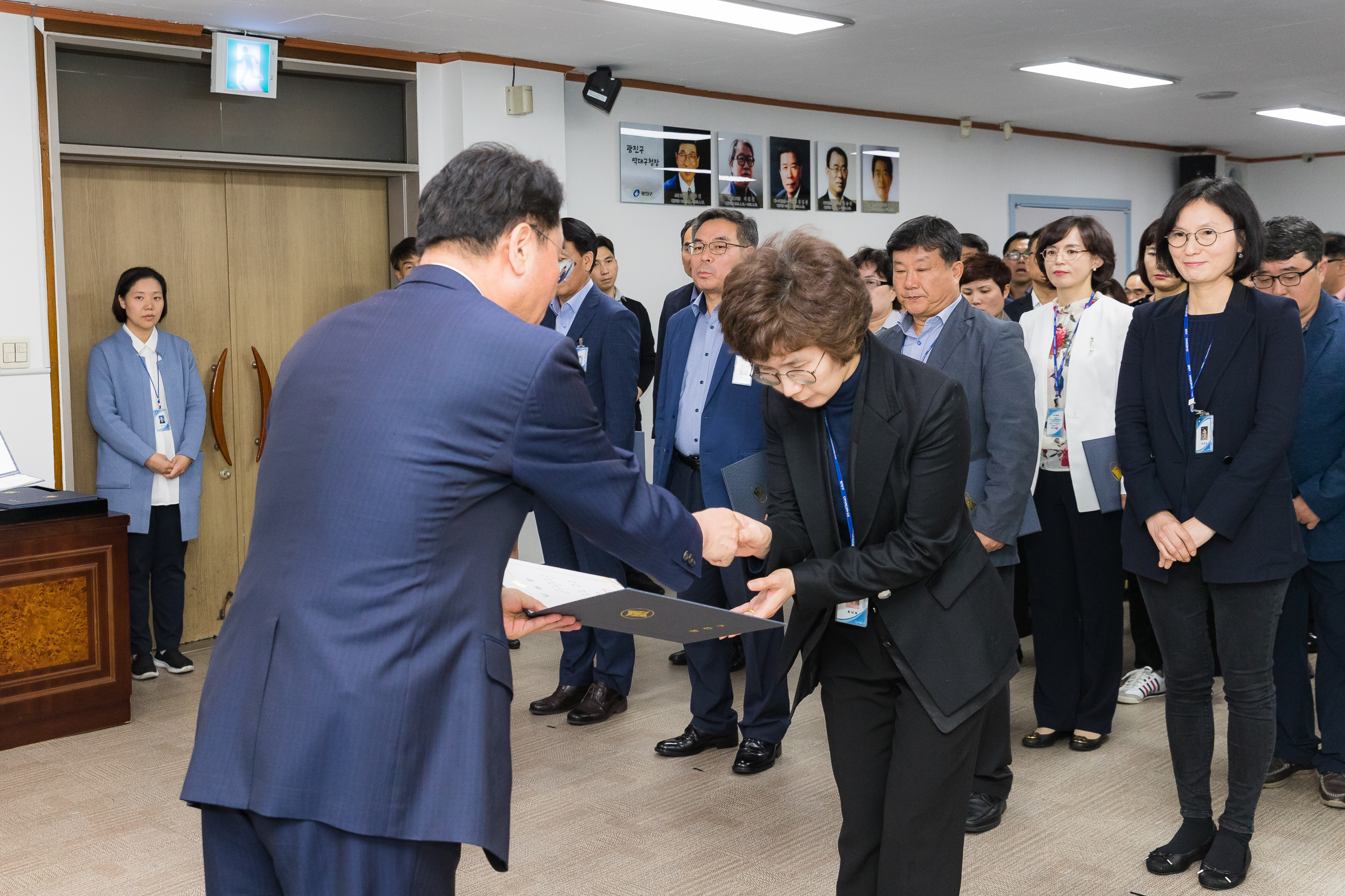 20181005-5급 이하 공무원 임용장 수여식 176278.jpg