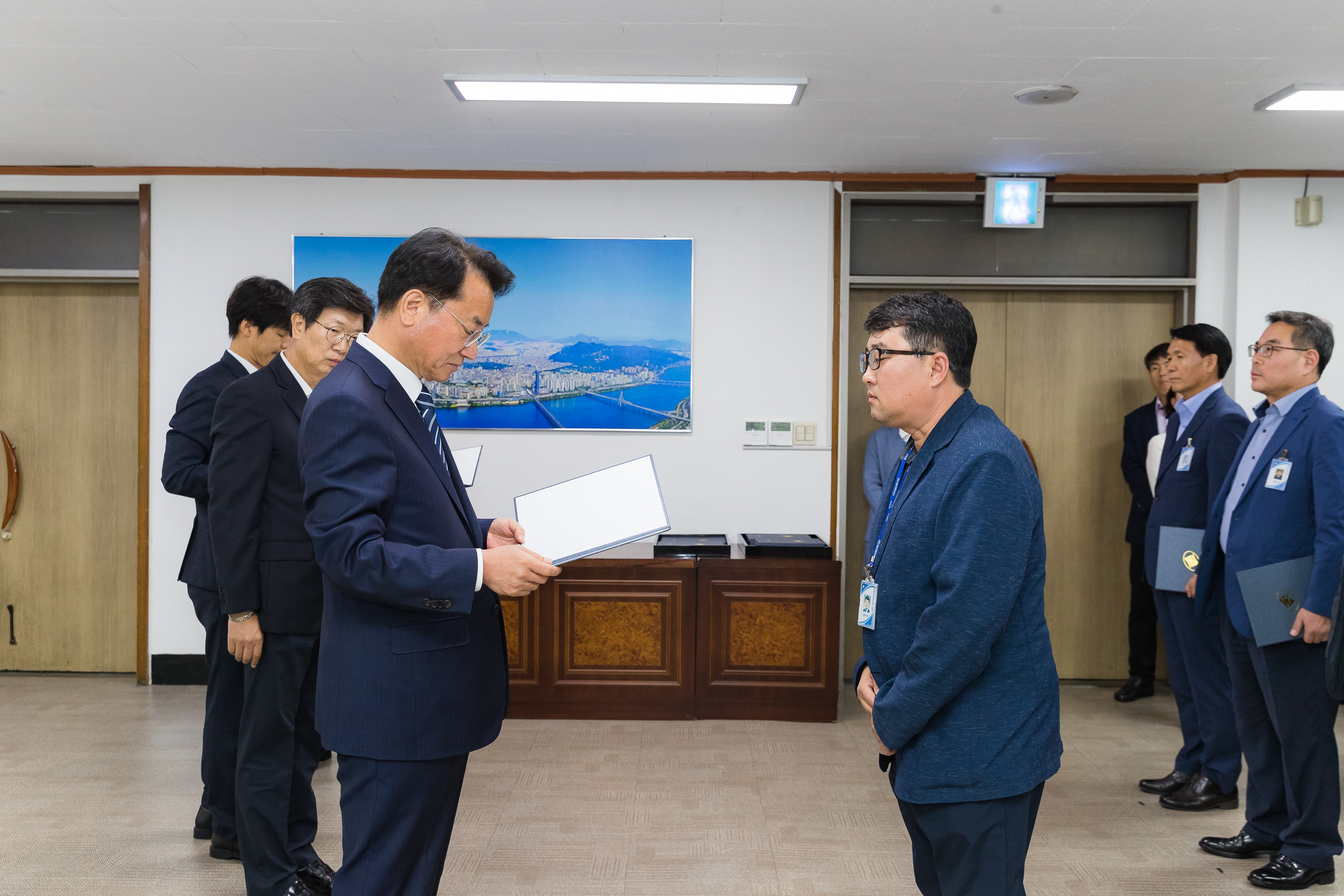 20181005-5급 이하 공무원 임용장 수여식 176283.jpg