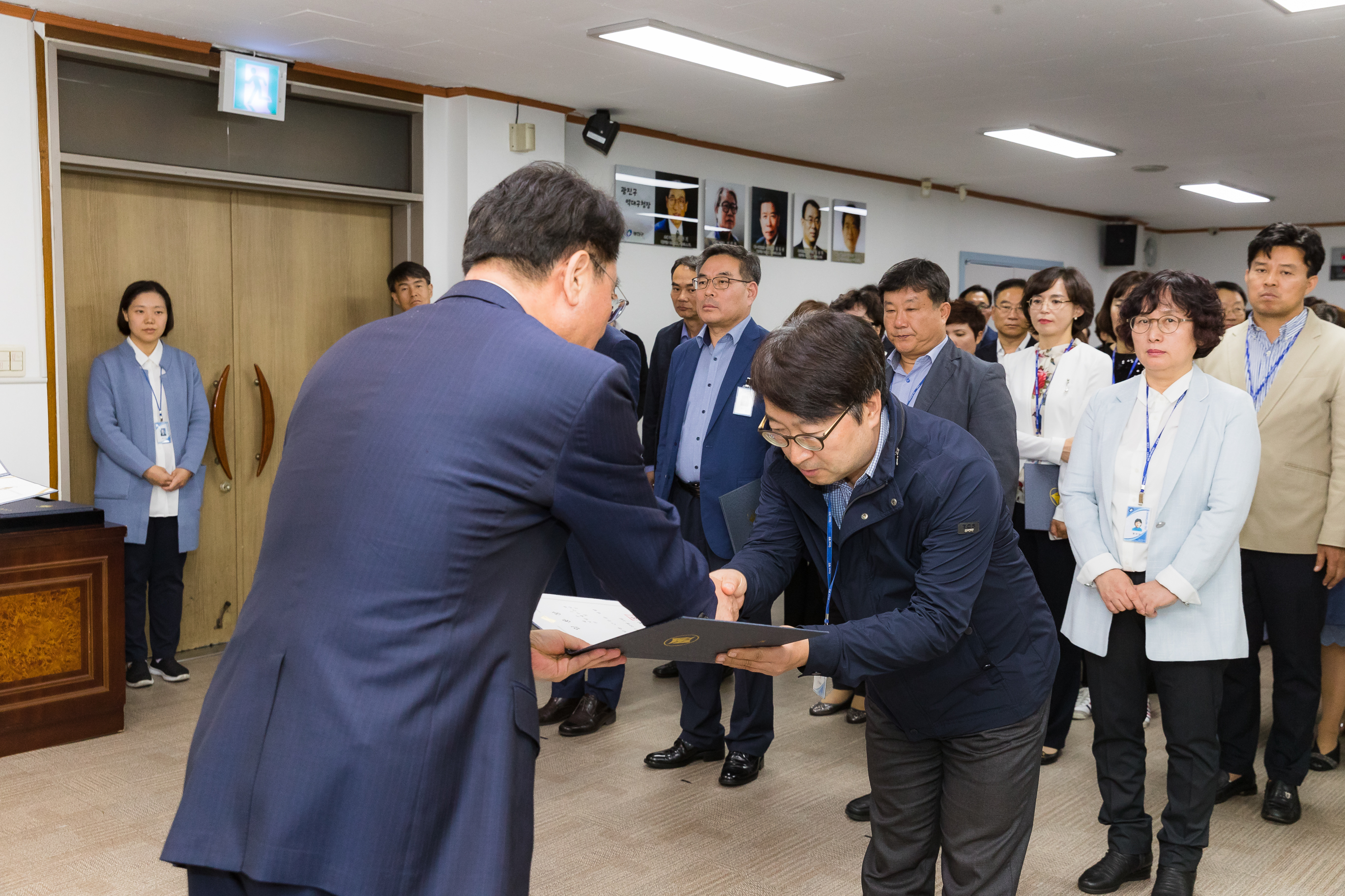 20181005-5급 이하 공무원 임용장 수여식 176288.jpg