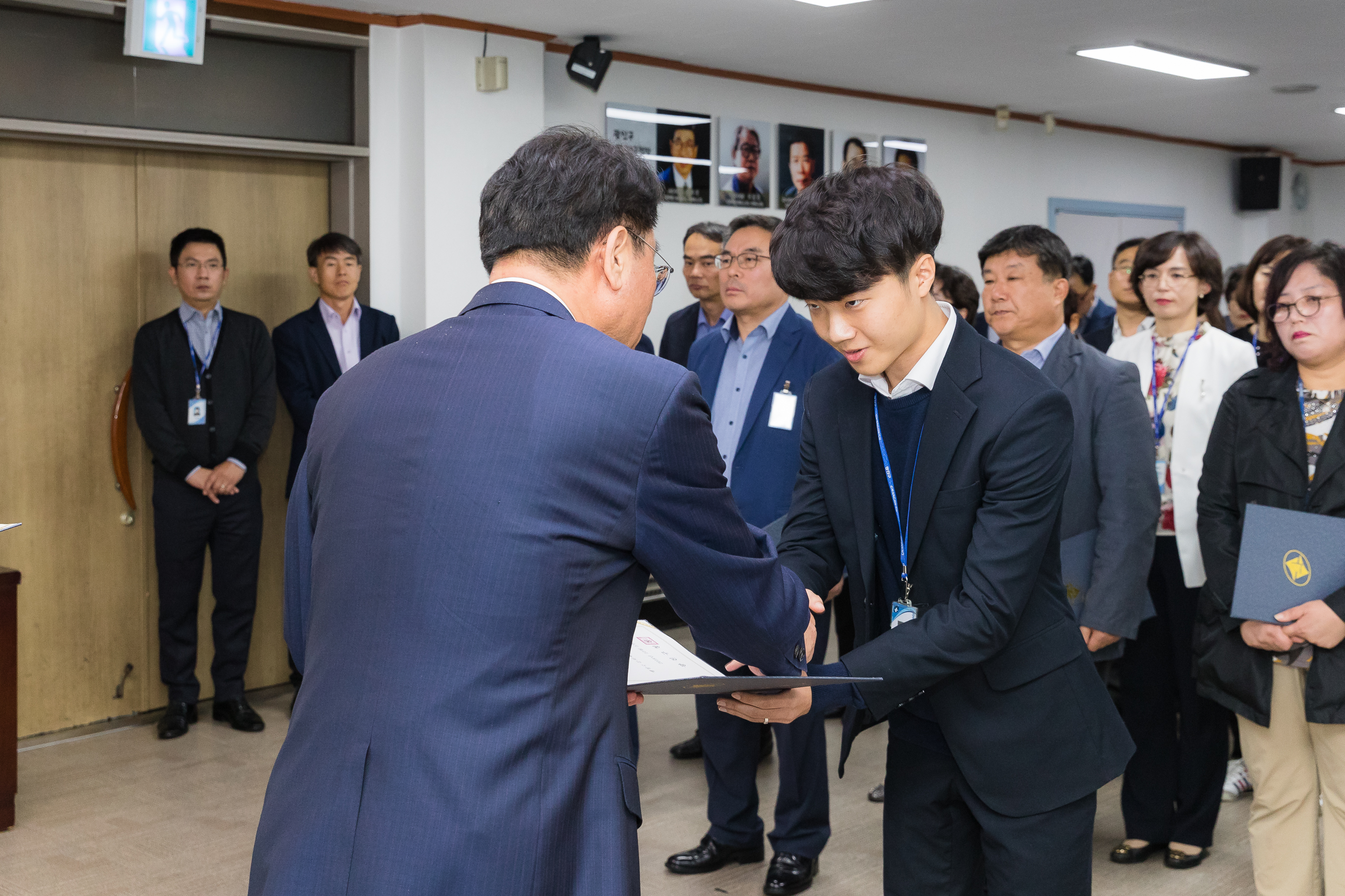 20181005-5급 이하 공무원 임용장 수여식 176400.jpg