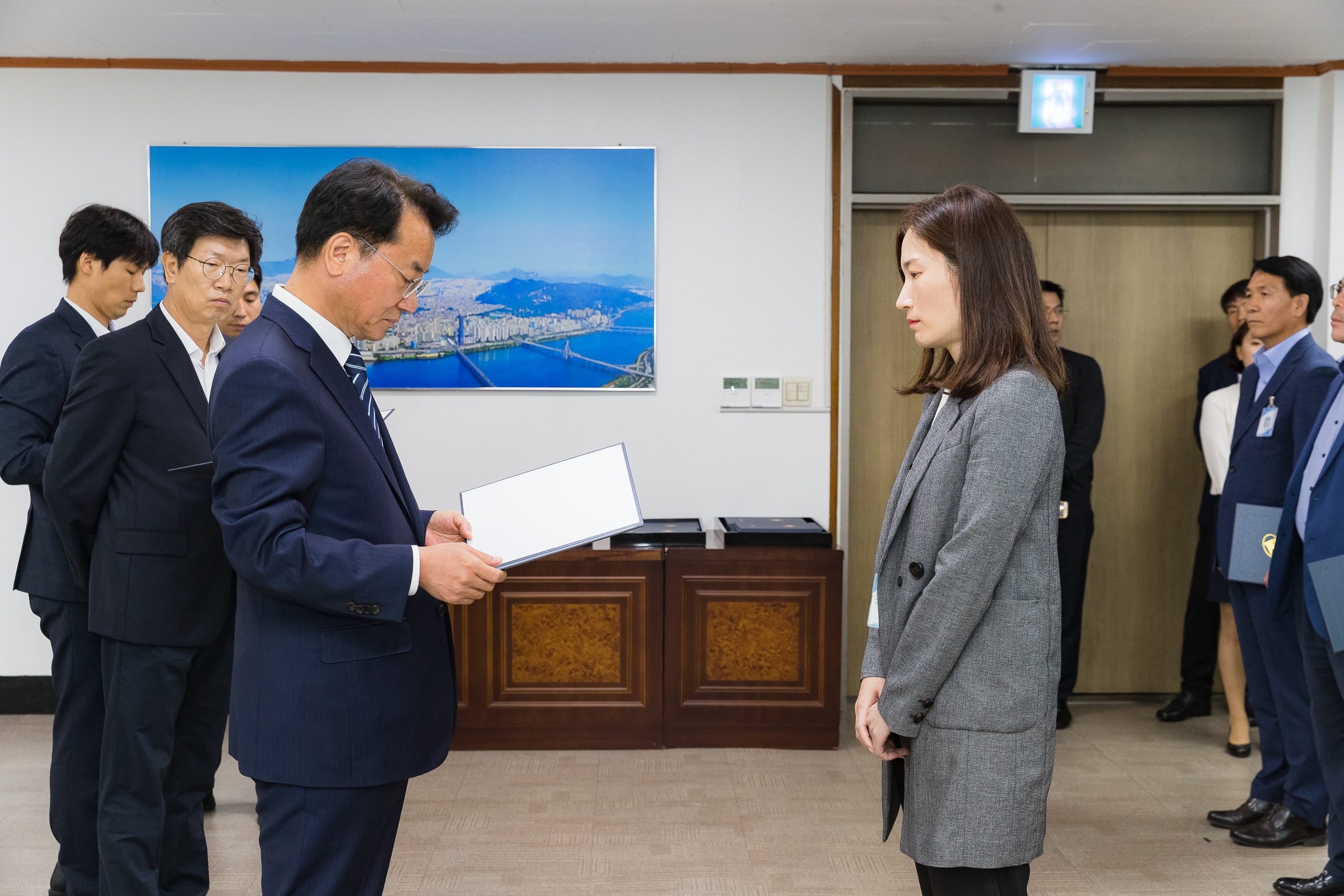 20181005-5급 이하 공무원 임용장 수여식 176305.jpg