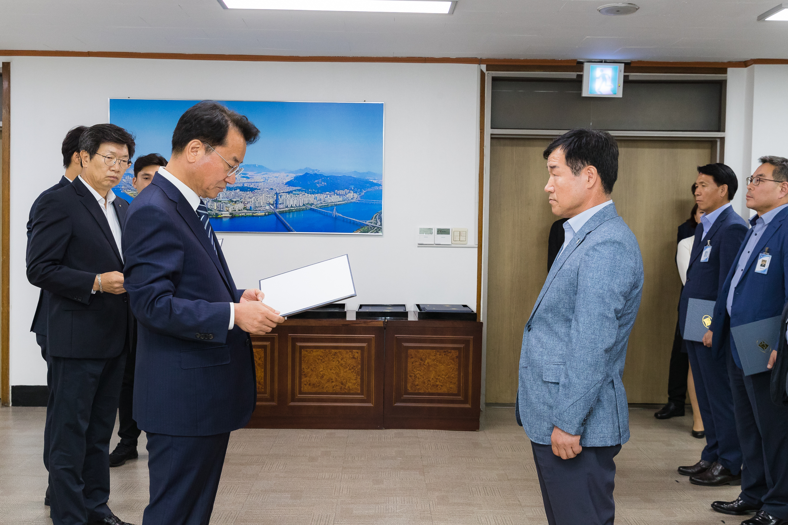 20181005-5급 이하 공무원 임용장 수여식 176311.jpg