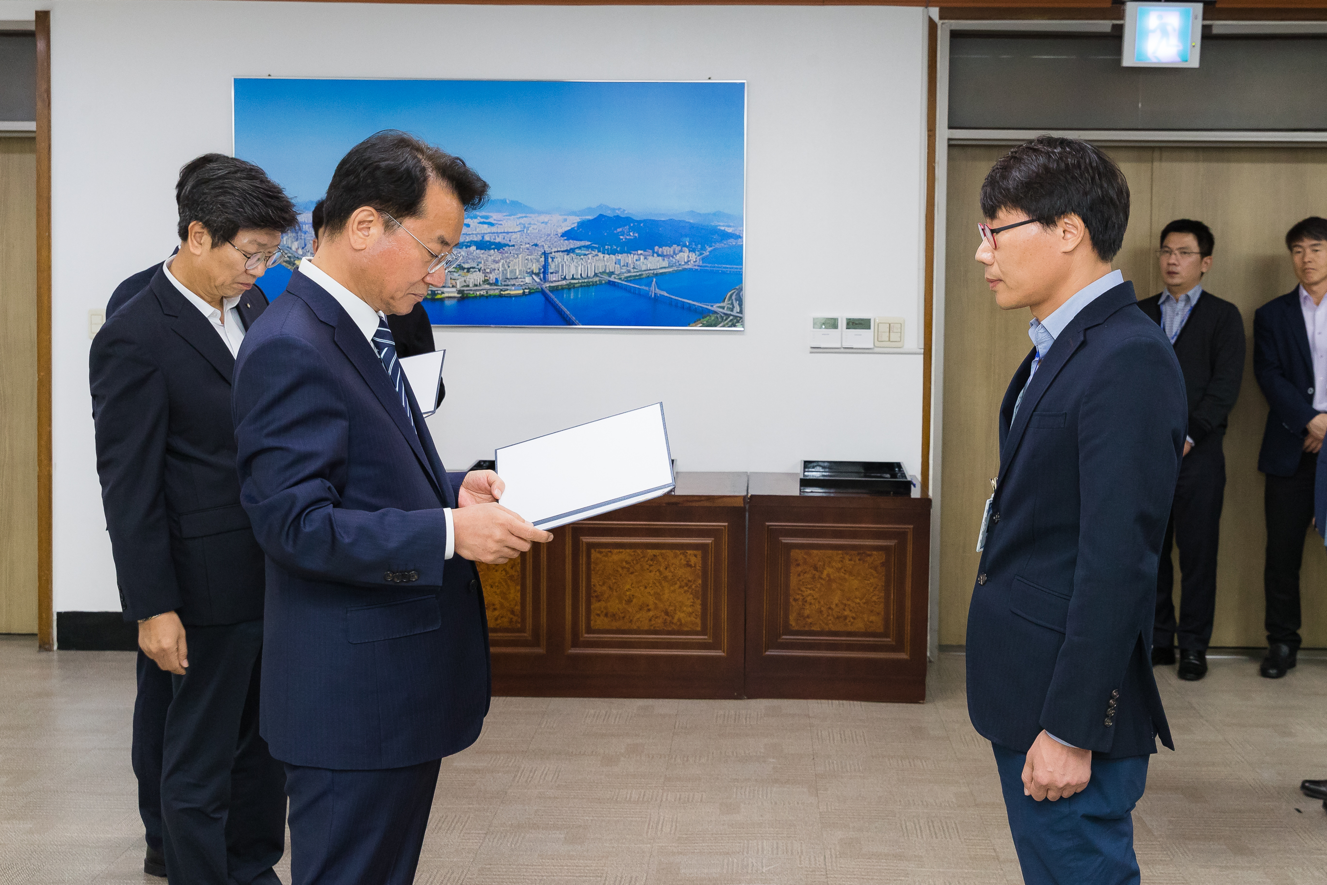 20181005-5급 이하 공무원 임용장 수여식 176384.jpg