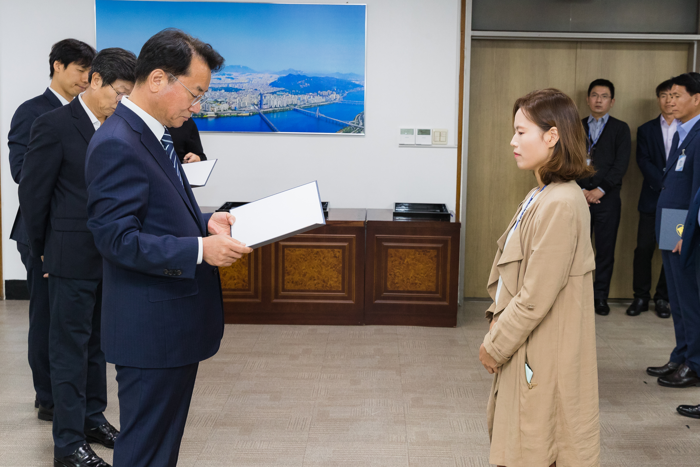 20181005-5급 이하 공무원 임용장 수여식 176402.jpg