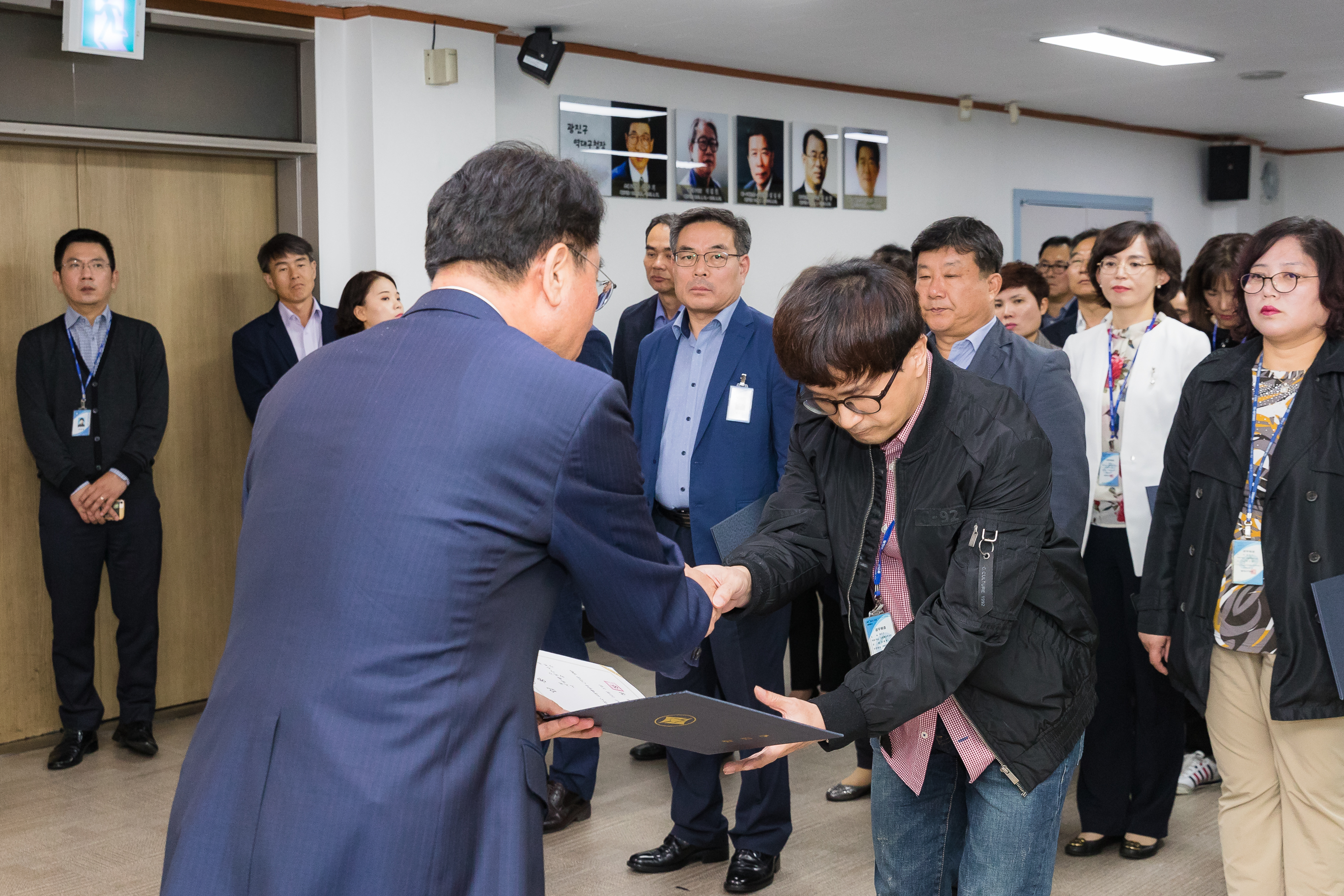 20181005-5급 이하 공무원 임용장 수여식 176318.jpg