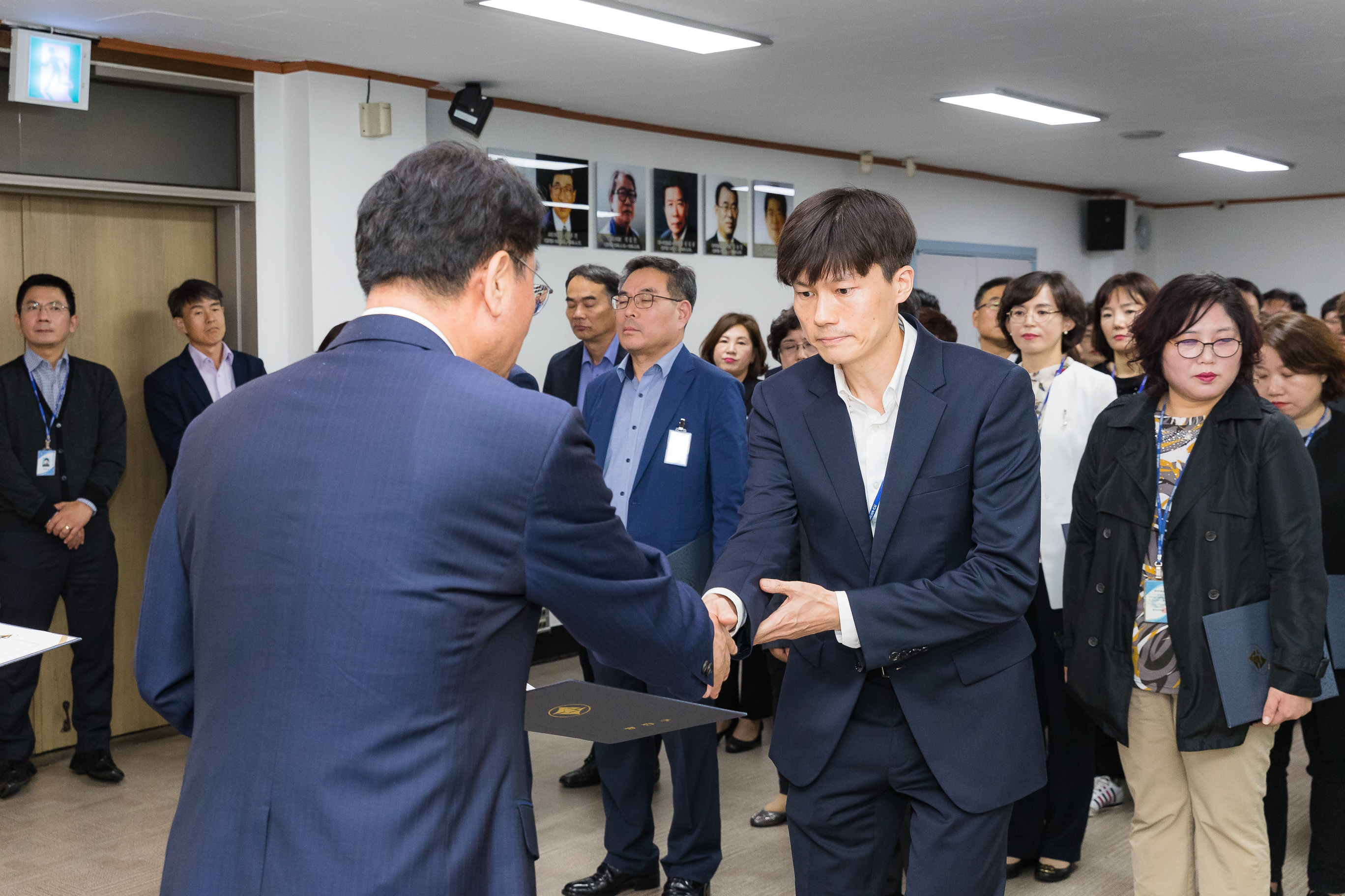 20181005-5급 이하 공무원 임용장 수여식 176327.jpg