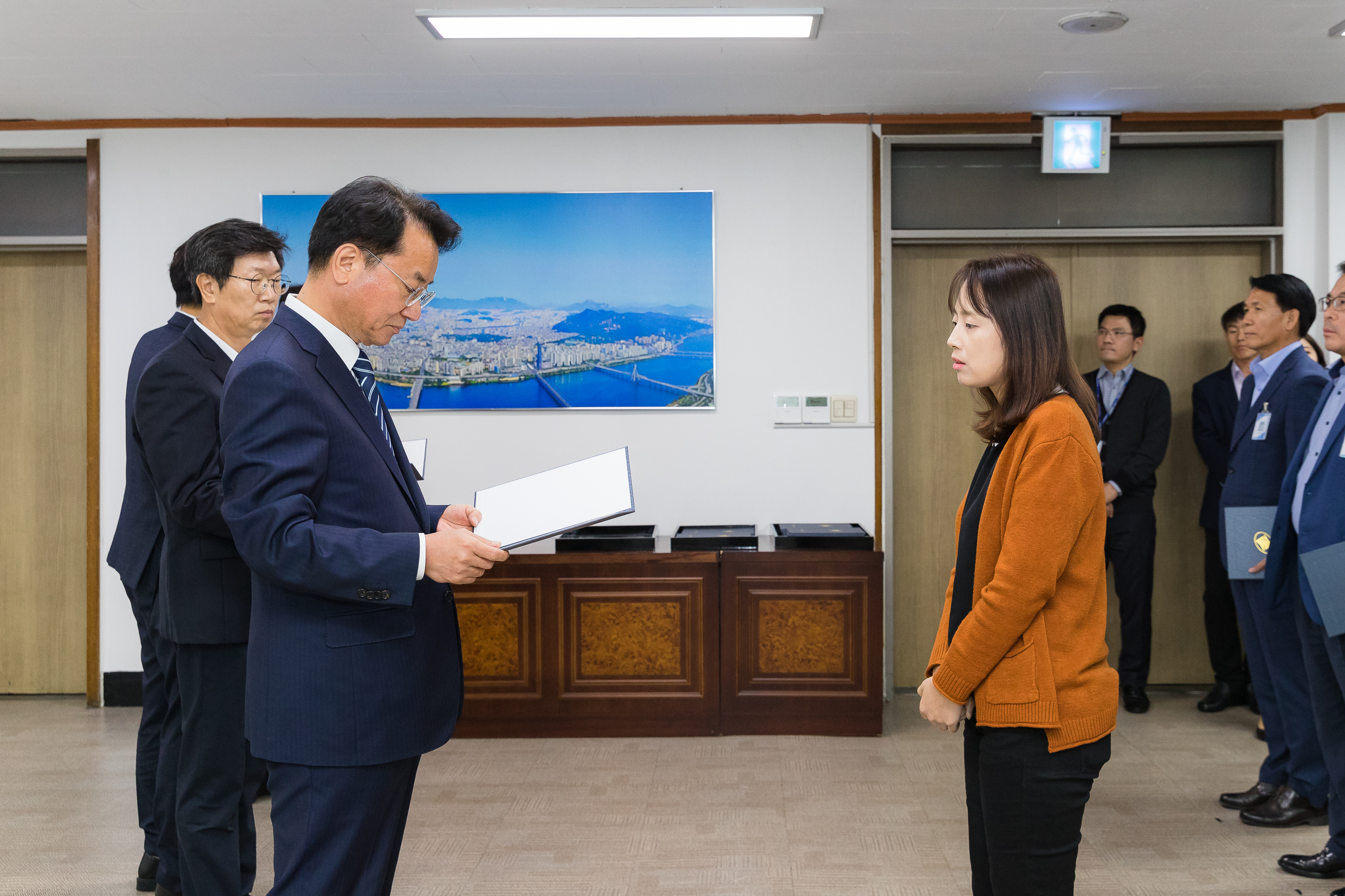 20181005-5급 이하 공무원 임용장 수여식 176337.jpg