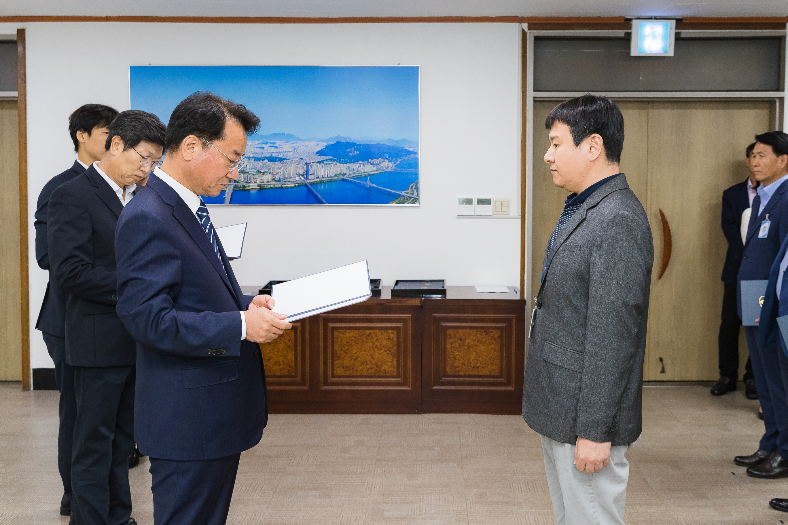 20181005-5급 이하 공무원 임용장 수여식 176339.jpg