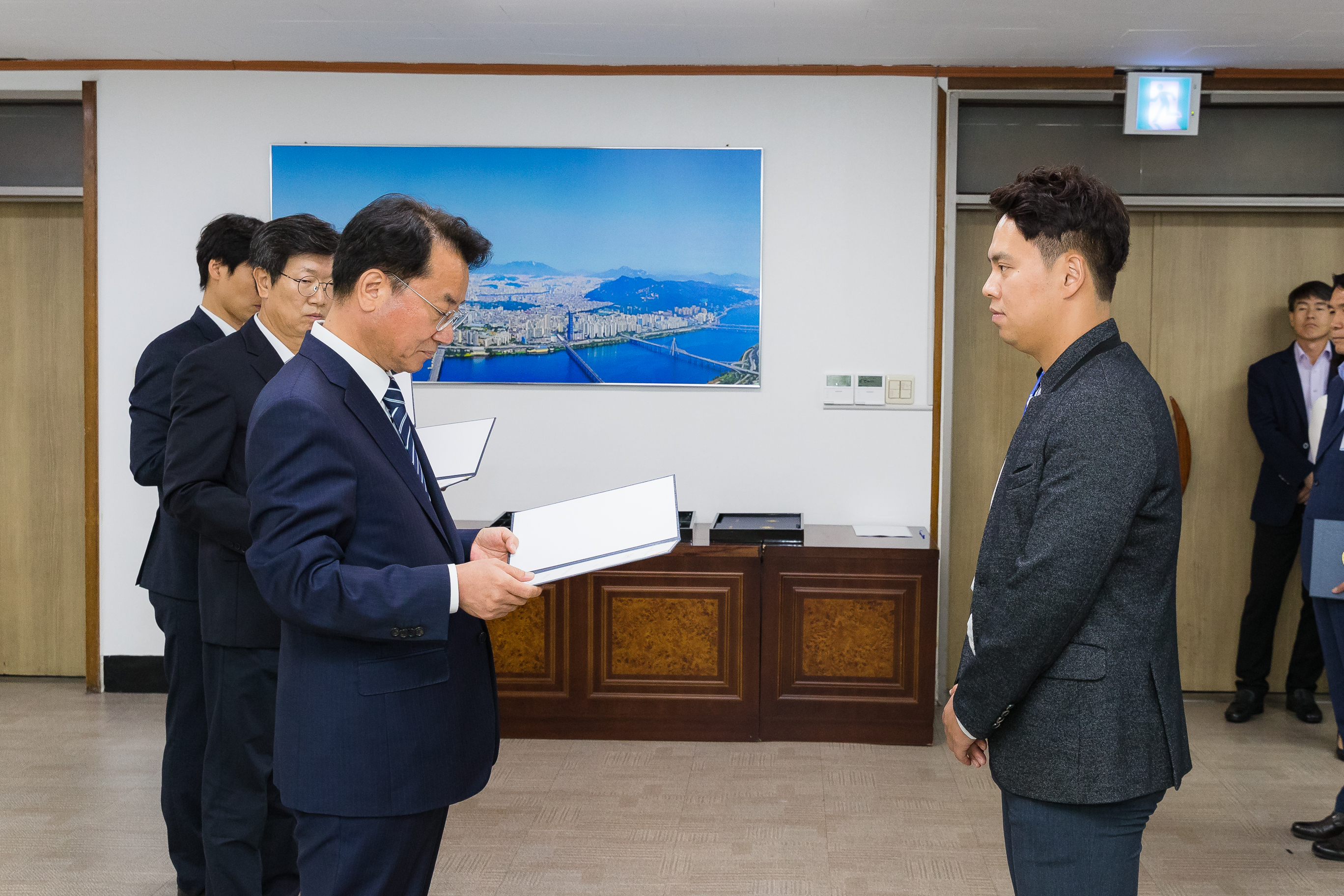 20181005-5급 이하 공무원 임용장 수여식 176358.jpg
