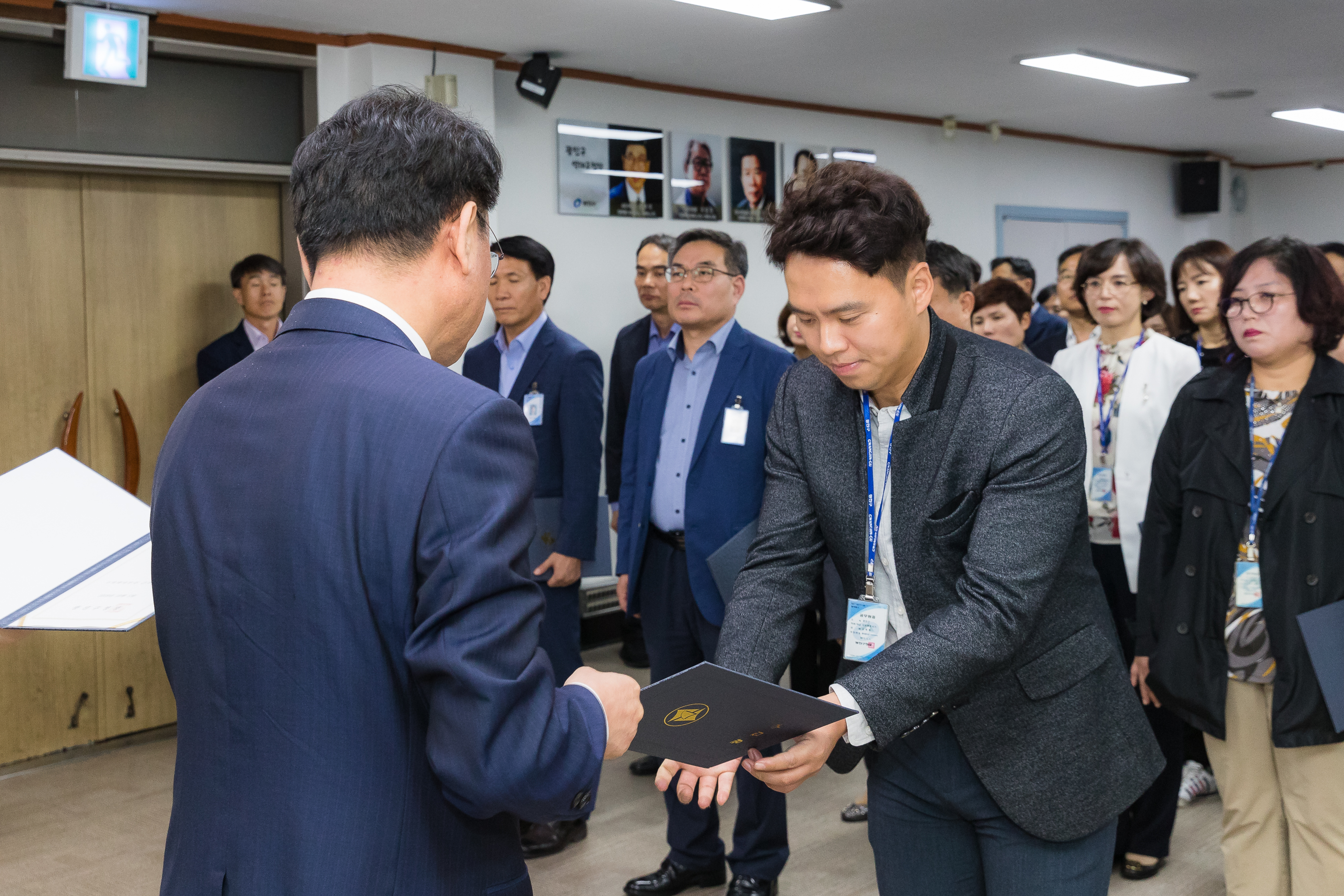 20181005-5급 이하 공무원 임용장 수여식 176359.jpg