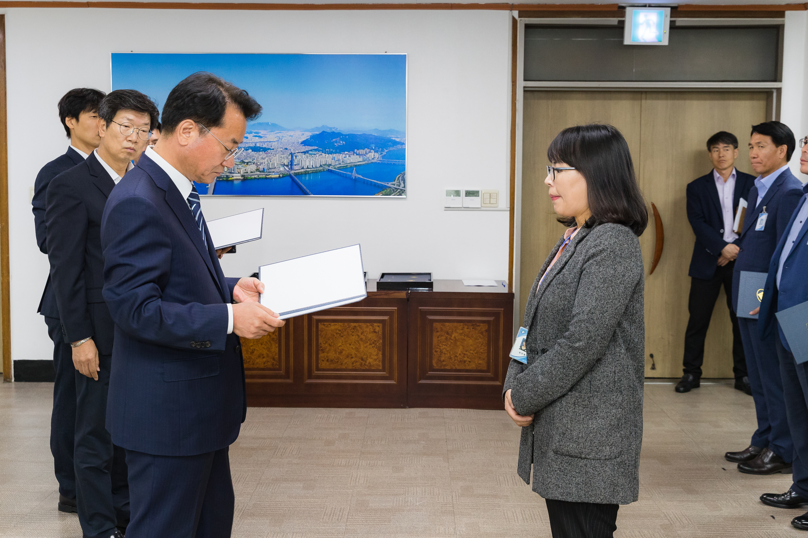 20181005-5급 이하 공무원 임용장 수여식 176364.jpg