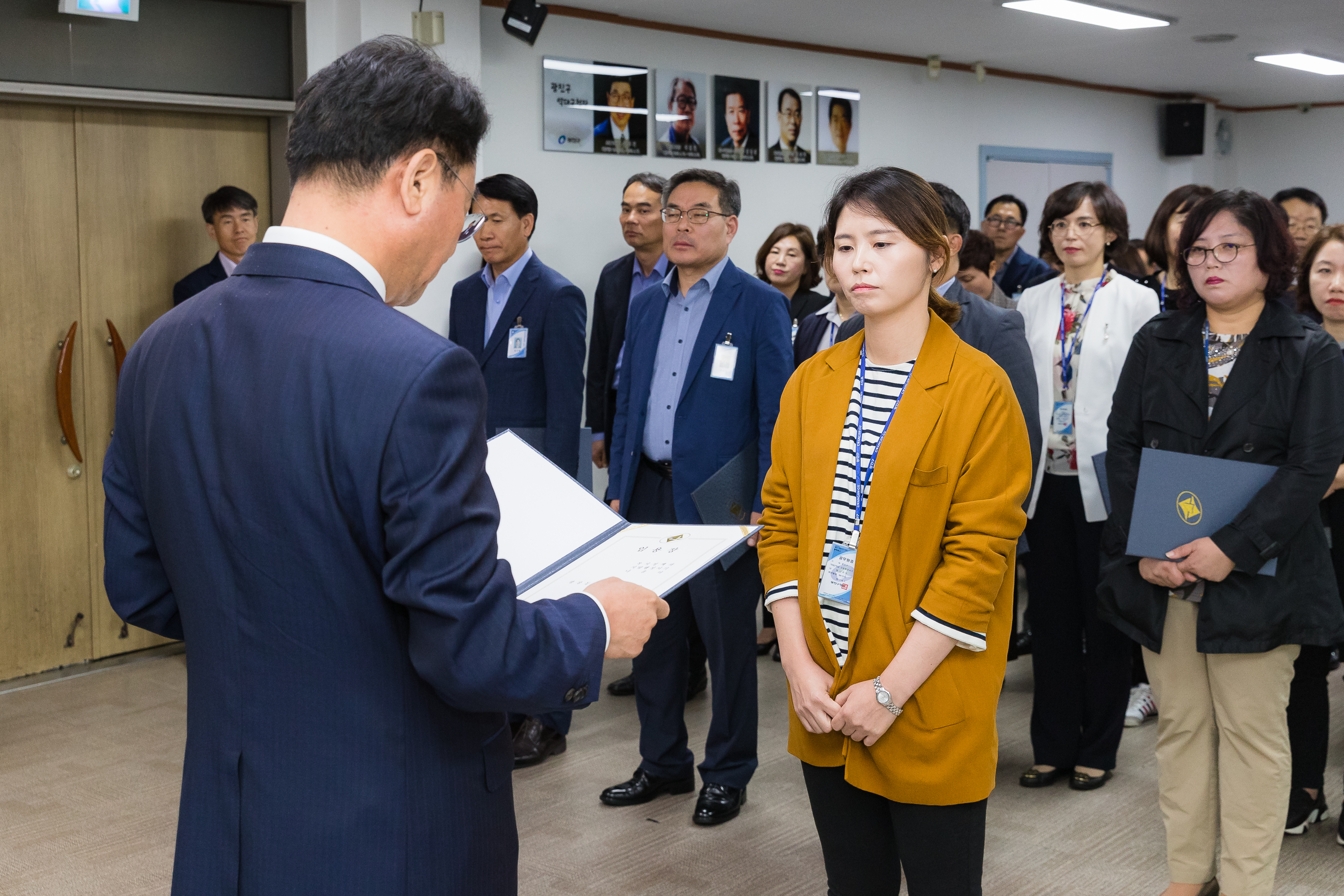 20181005-5급 이하 공무원 임용장 수여식 176366.jpg