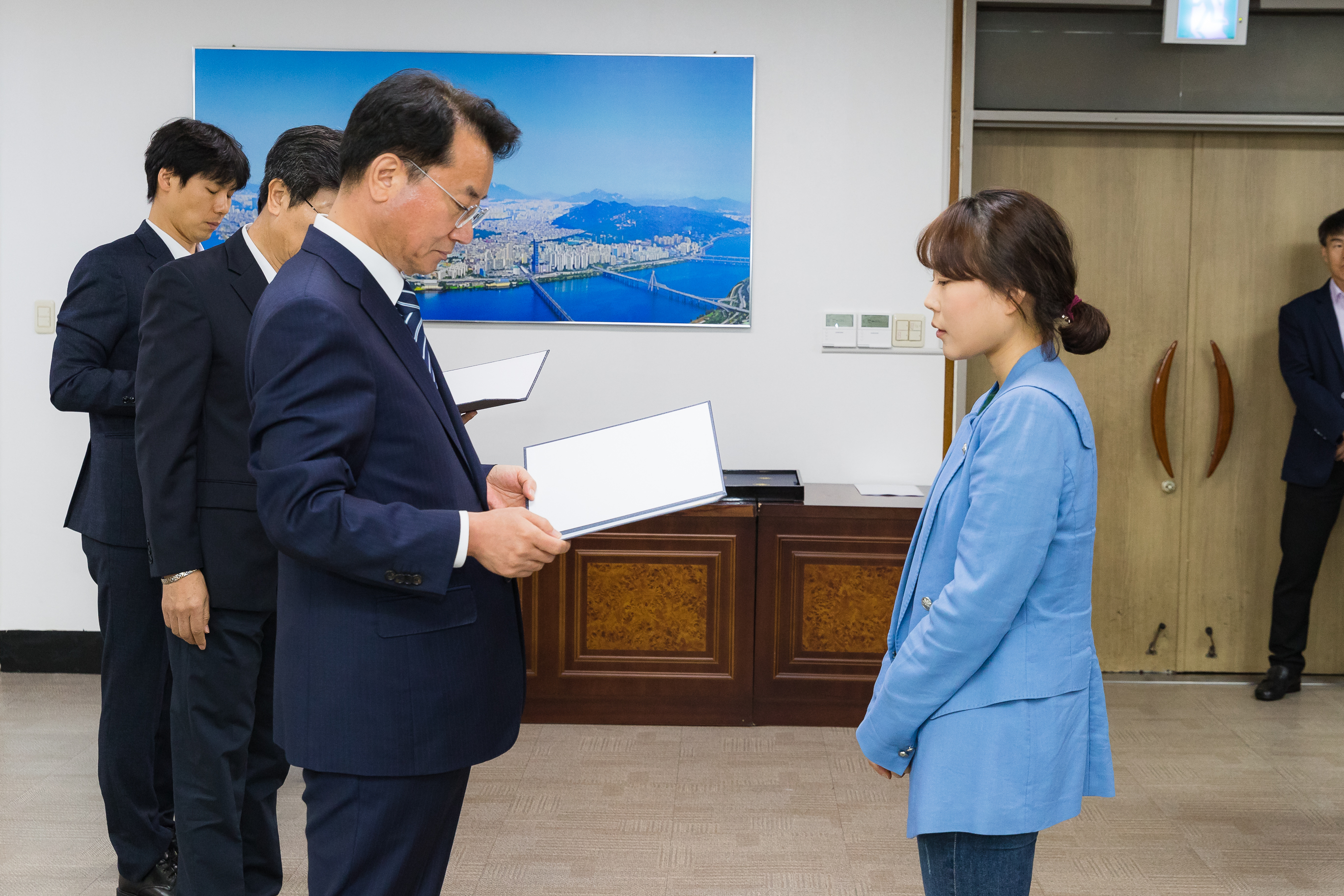 20181005-5급 이하 공무원 임용장 수여식 176369.jpg