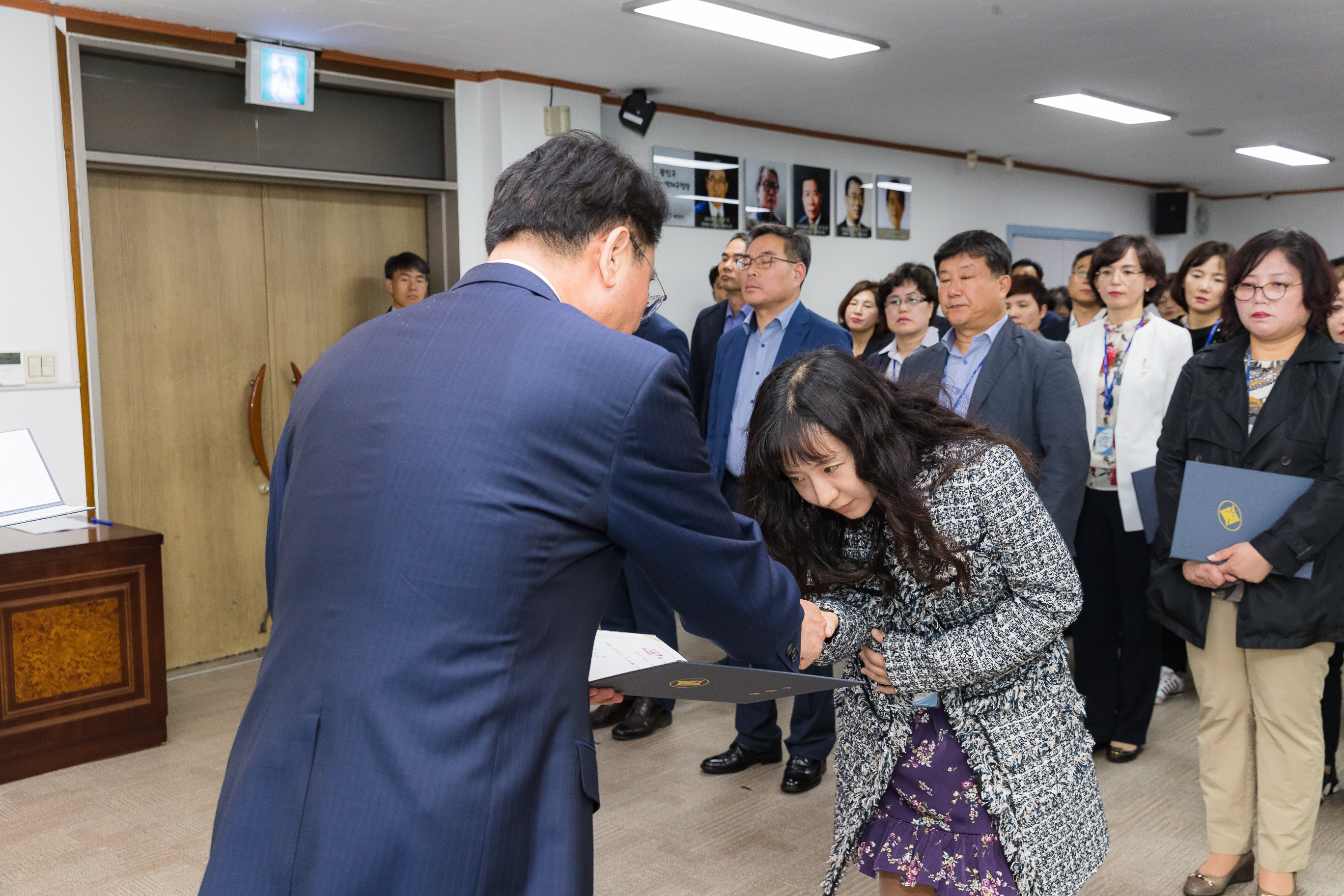 20181005-5급 이하 공무원 임용장 수여식 176376.jpg