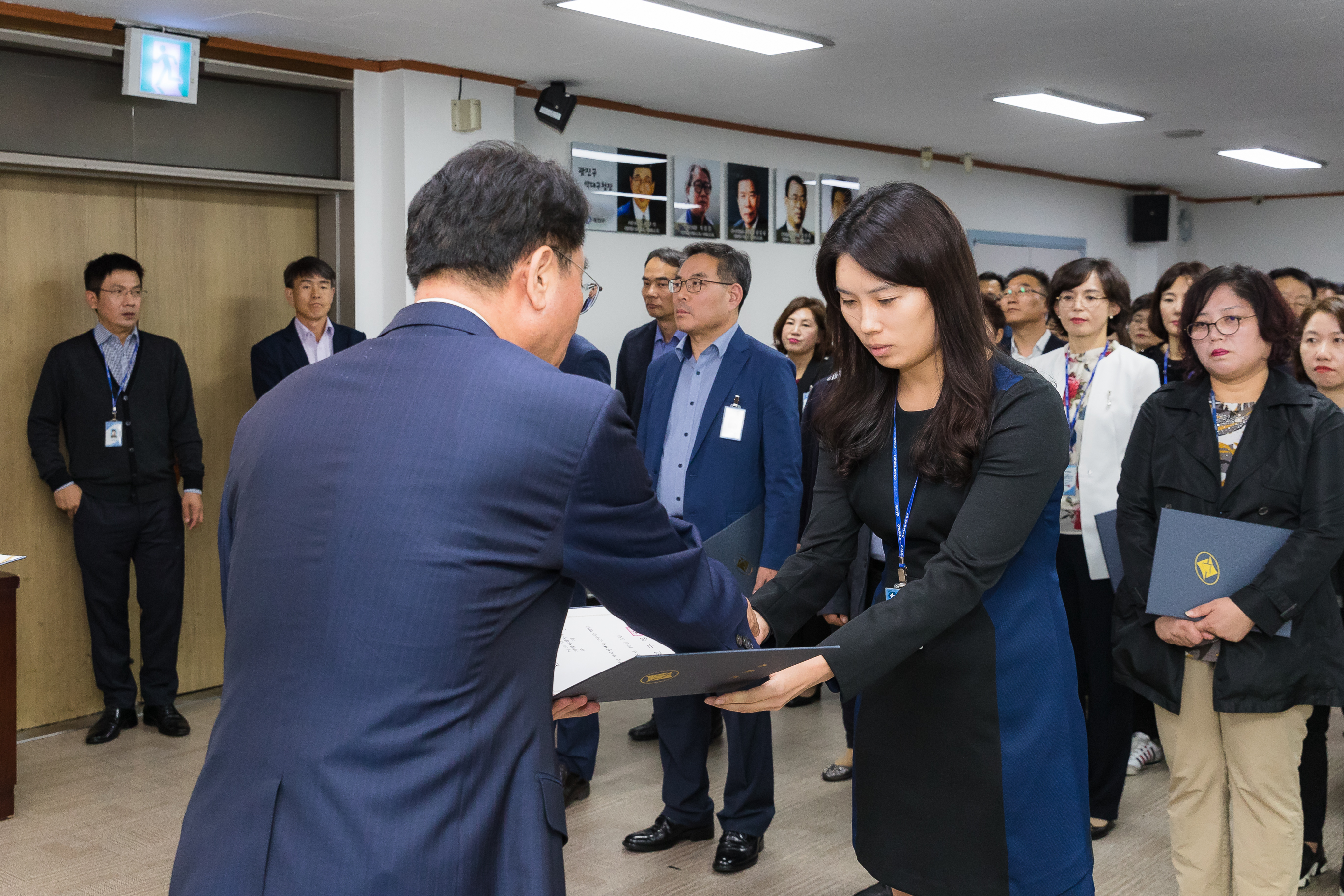 20181005-5급 이하 공무원 임용장 수여식 176379.jpg