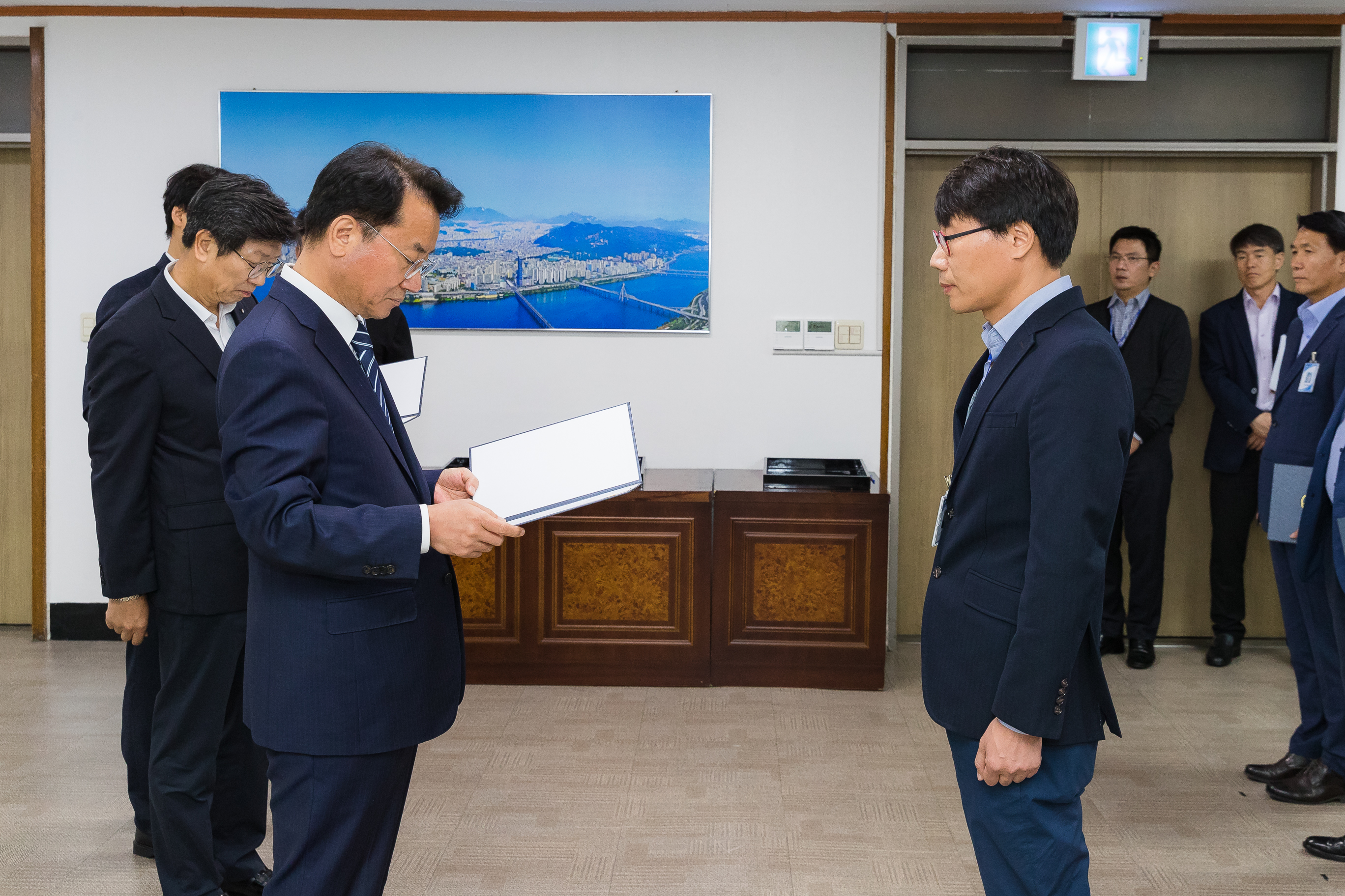 20181005-5급 이하 공무원 임용장 수여식 176385.jpg