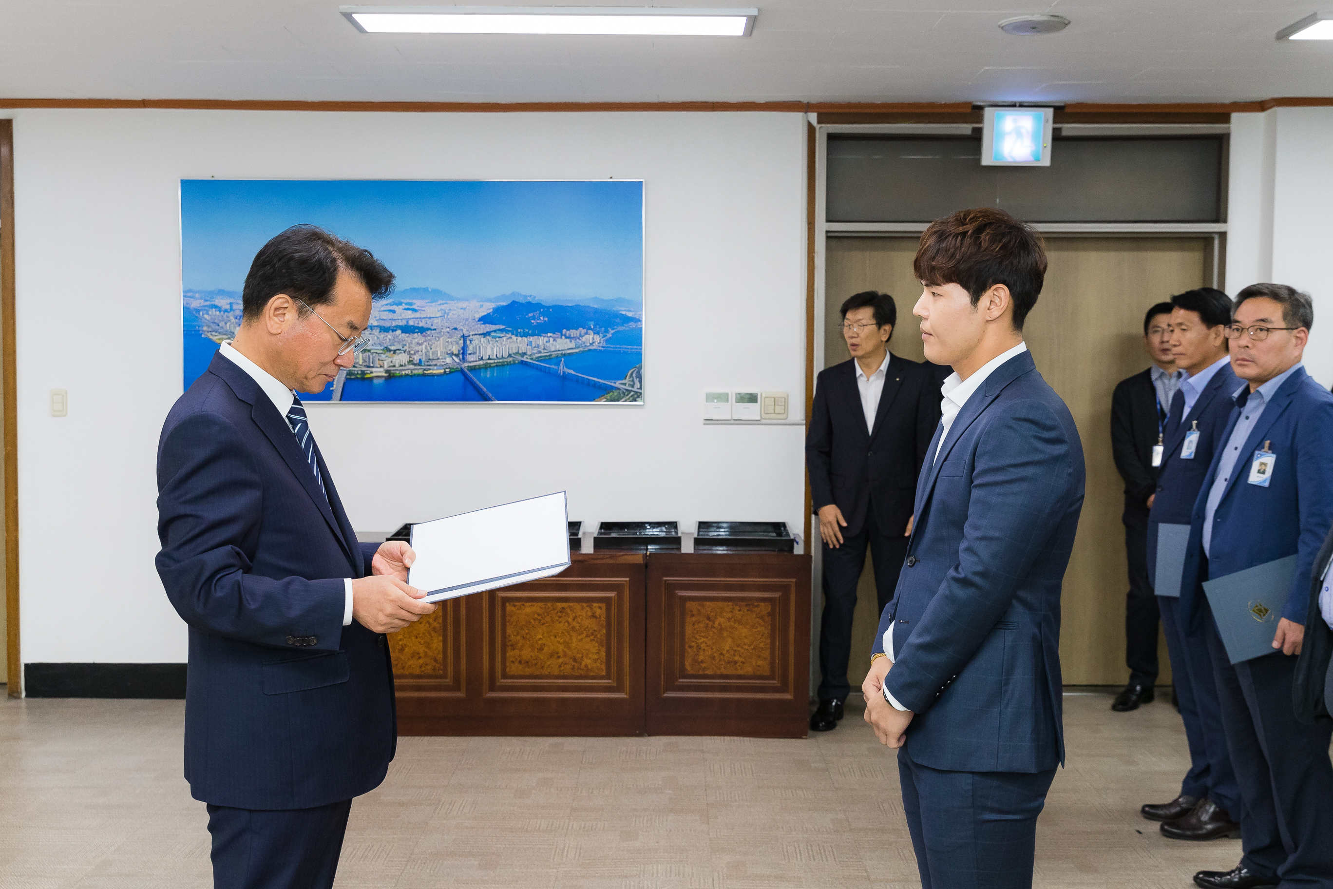 20181005-5급 이하 공무원 임용장 수여식 176411.jpg
