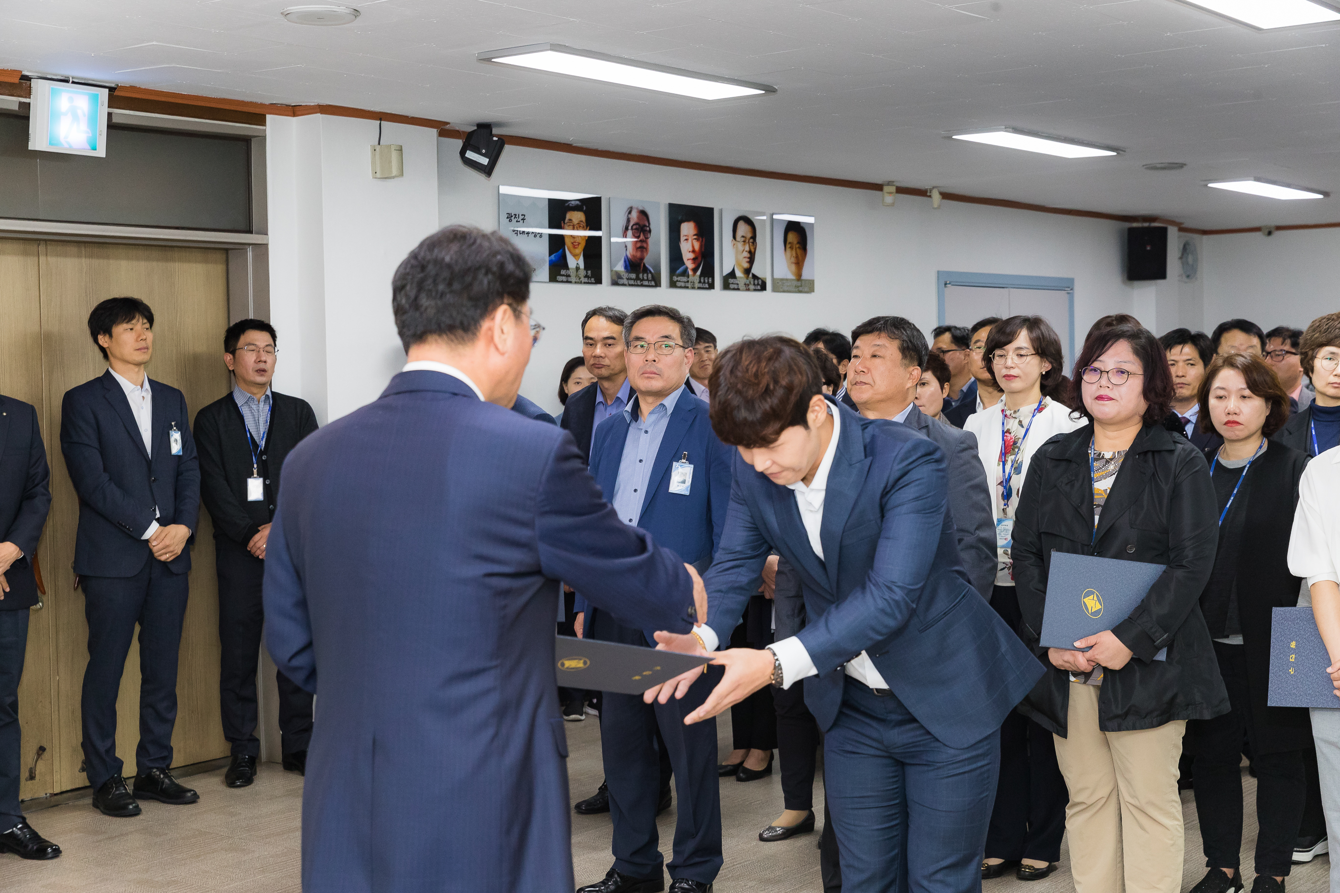 20181005-5급 이하 공무원 임용장 수여식 176413.jpg